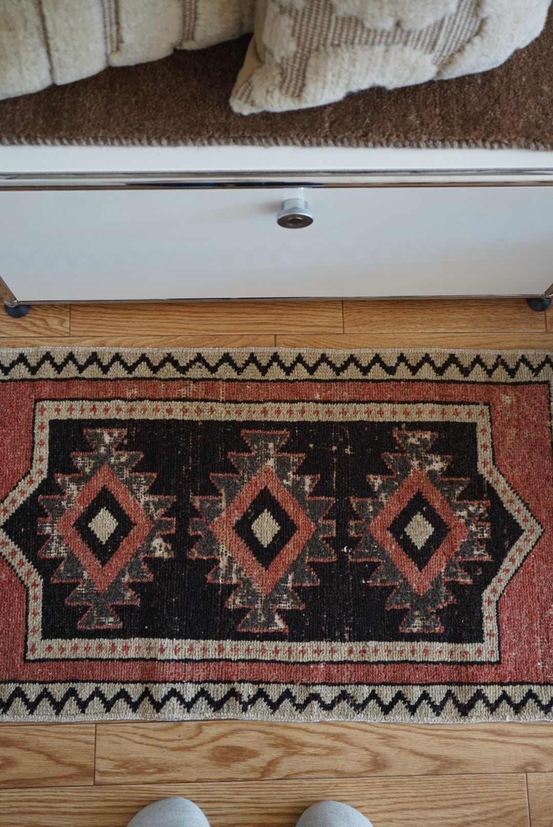 Türkiye Old Oushak Pink , Black 1970年代  89 × 51 cm No.TR25410