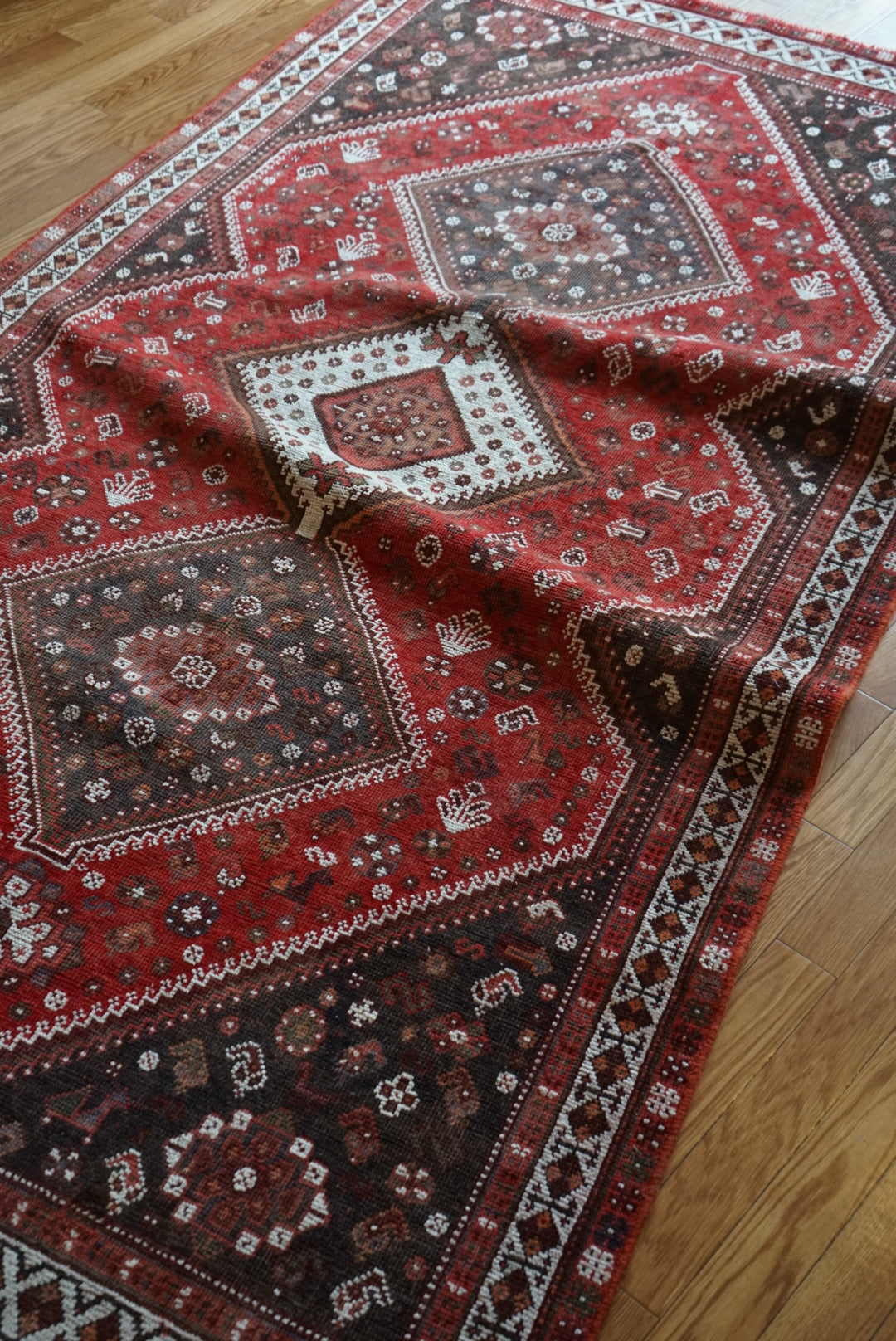 店頭販売 Türkiye Old Persia Design Red , Black 1960年代 263 × 145 cm No.TR25515 / 国内送料無料・羊毛手織り絨毯