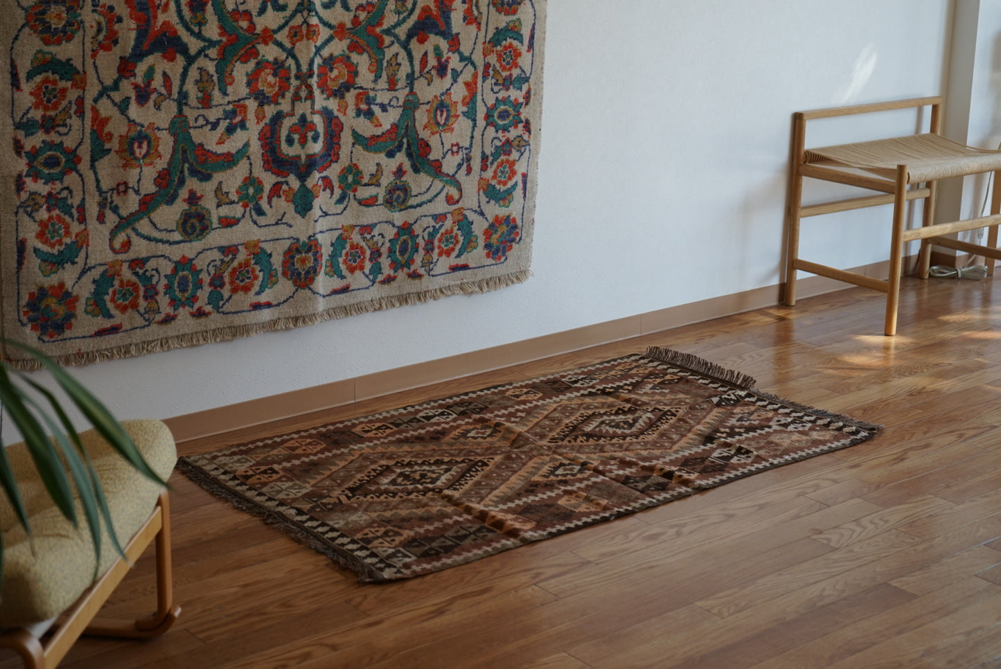 Türkiye Old Kilim Anatoria Tribal Design Brown 1960年代 132 × 79 cm No.TR25550 / 国内送料無料・羊毛手織りキリム