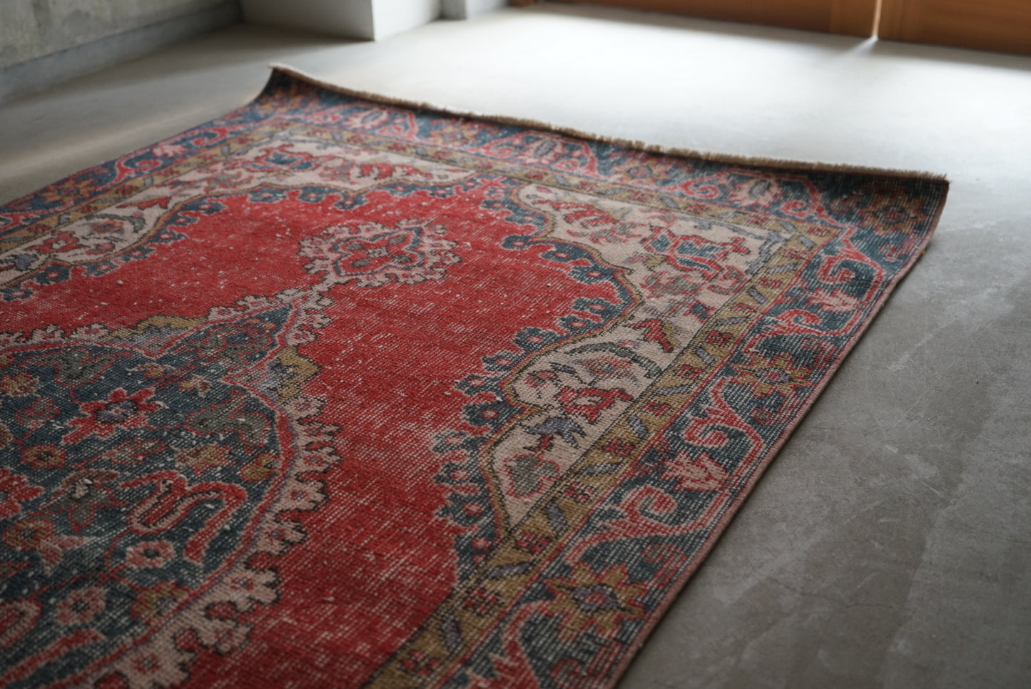 TURKEY OLD ISPARTA RED 1970年代 198 × 109 cm No.TR25143