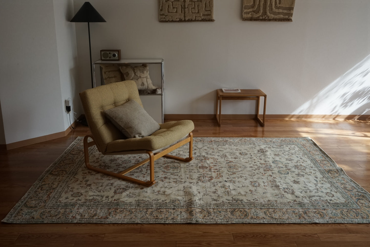 Türkiye Old Isparta Ivory , Orange Flower 1970年代 242 × 164.5 cm No.TR25504 / 国内送料無料