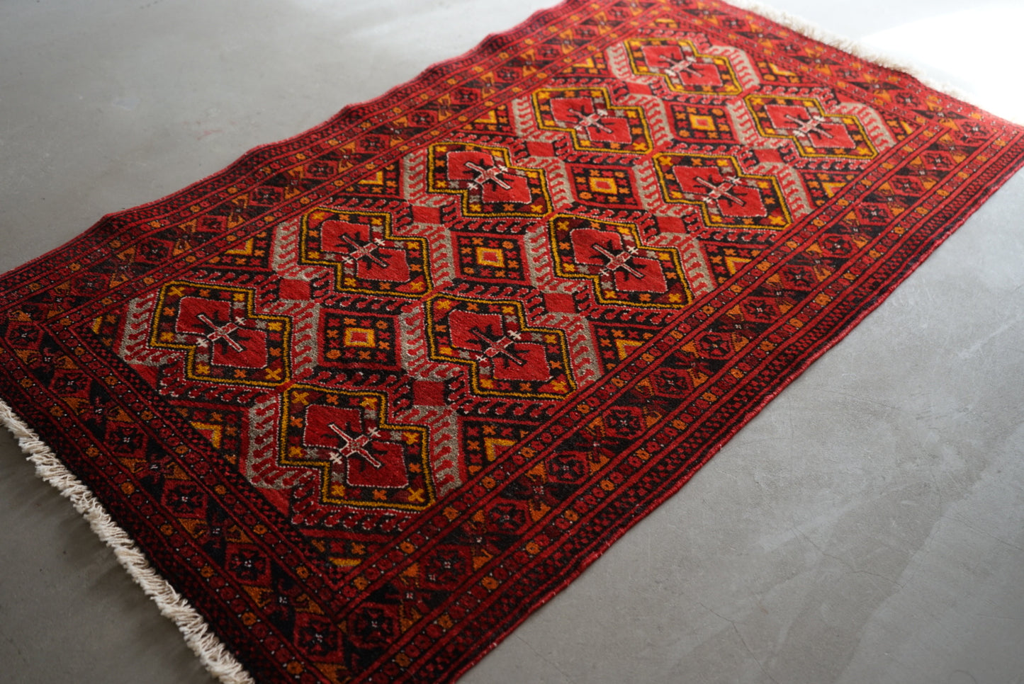 AFGHANISTAN VINTAGE TURKMEN 1980年代 130.5×75 cm