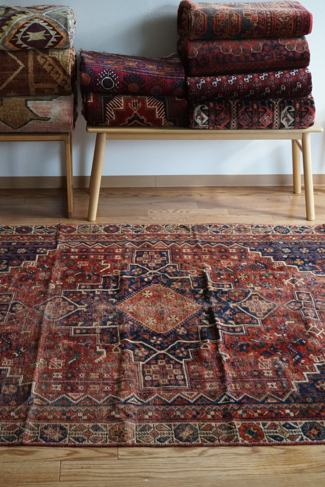 店頭販売 Afghanistan Old Persia Design 1930年代 179.5 × 140.5 cm  No.AF2535 / 国内送料無料・羊毛手織り絨毯