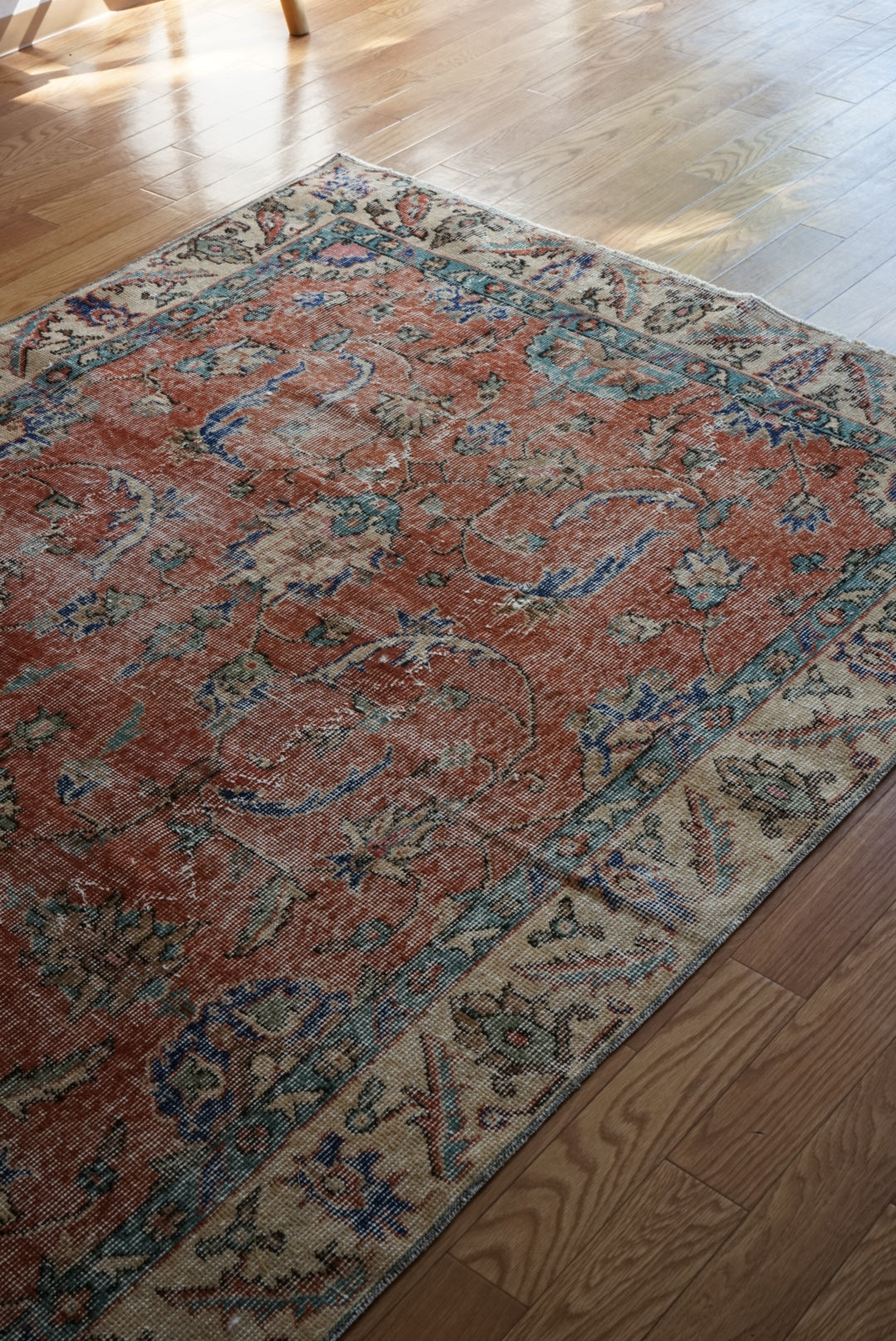 Türkiye Old Isparta Bright Red Flower 1970年代 249 × 132 cm No.TR25505 / 国内送料無料・羊毛手織り絨毯