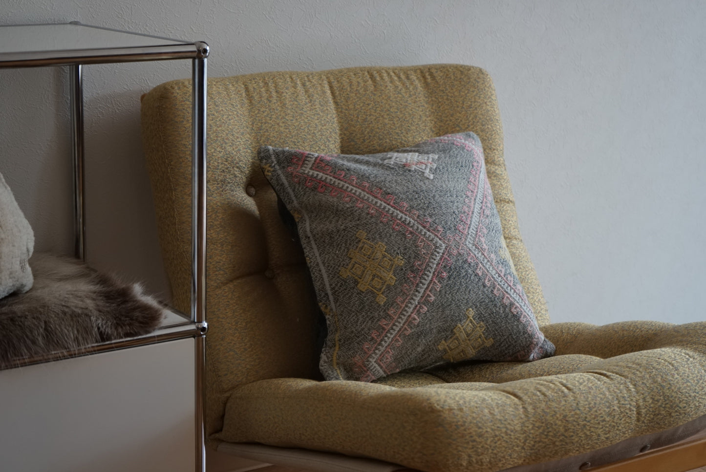 Türkiye Old Kilim Cushion Cover Tribal Design Glay 41 × 41 cm No.TR25533 / 送料無料・羊毛手織りキリム