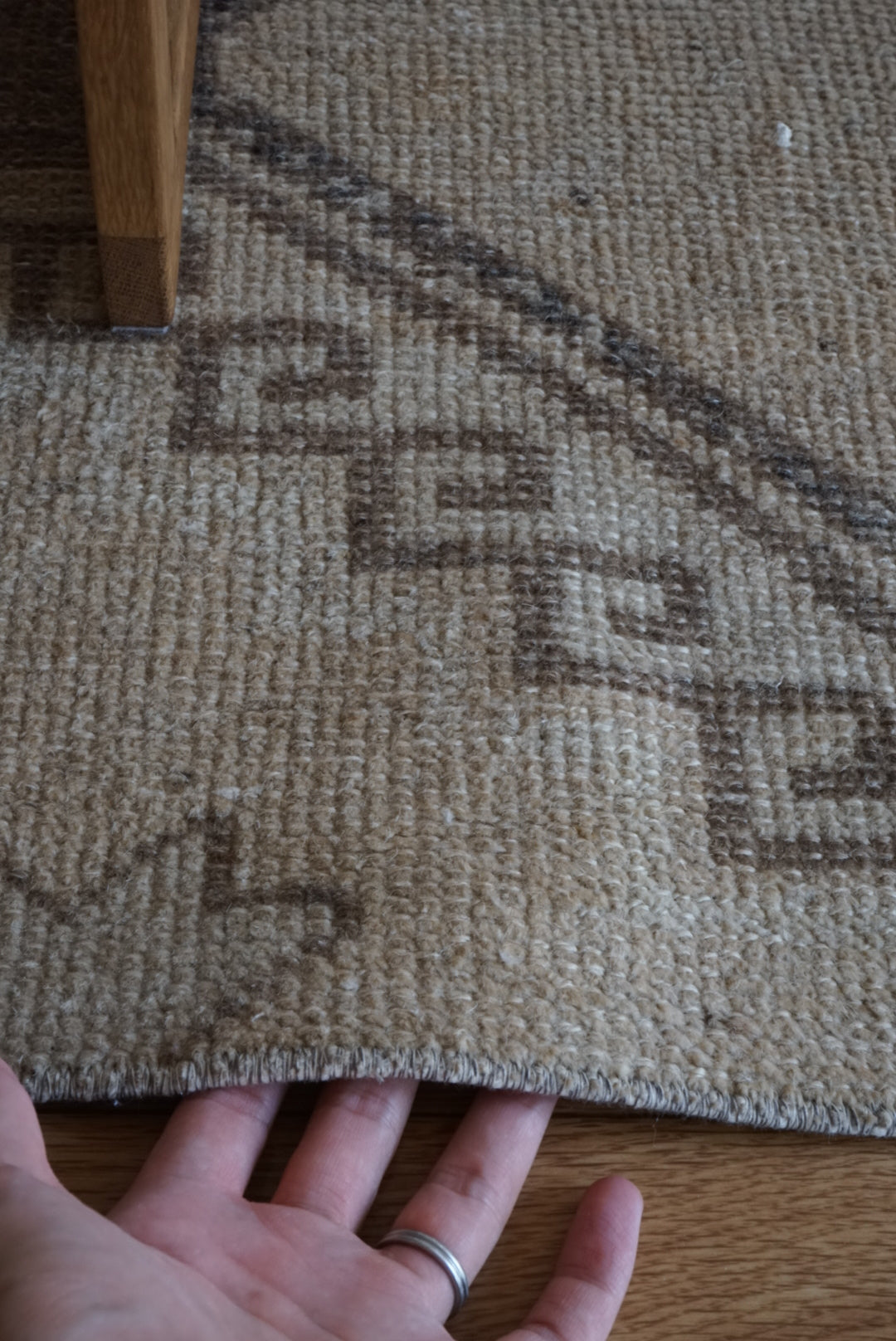 Türkiye Old Oushak Beige 1970年代 105.5 × 57 cm No.TR25513 / 国内送料無料・羊毛手織り絨毯