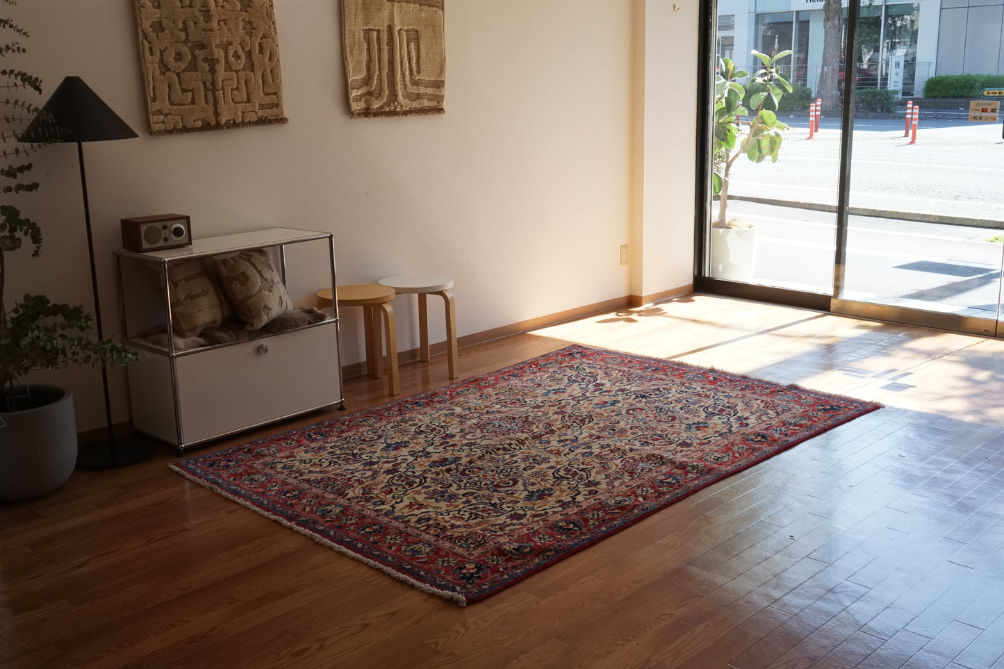 店頭販売 Iran Antique Esfahan 1840年代 231 × 157 cm / 国内送料無料・羊毛手織り絨毯