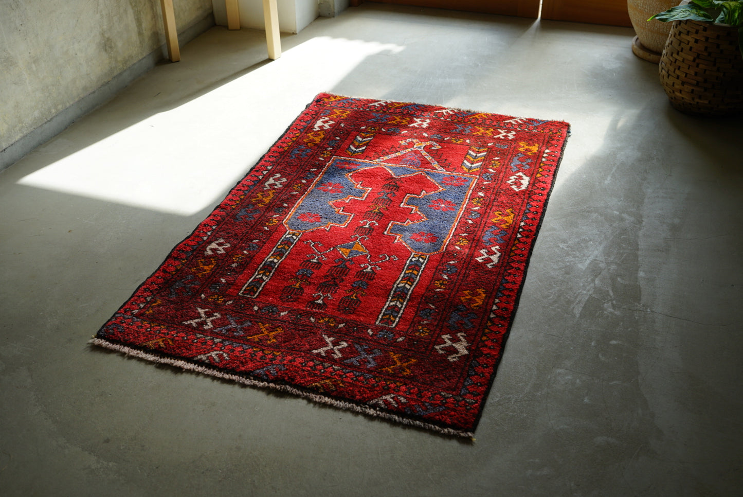 AFGHANISTAN VINTAGE TURKMEN PRAYER RUG 1980年代 124 × 76 cm