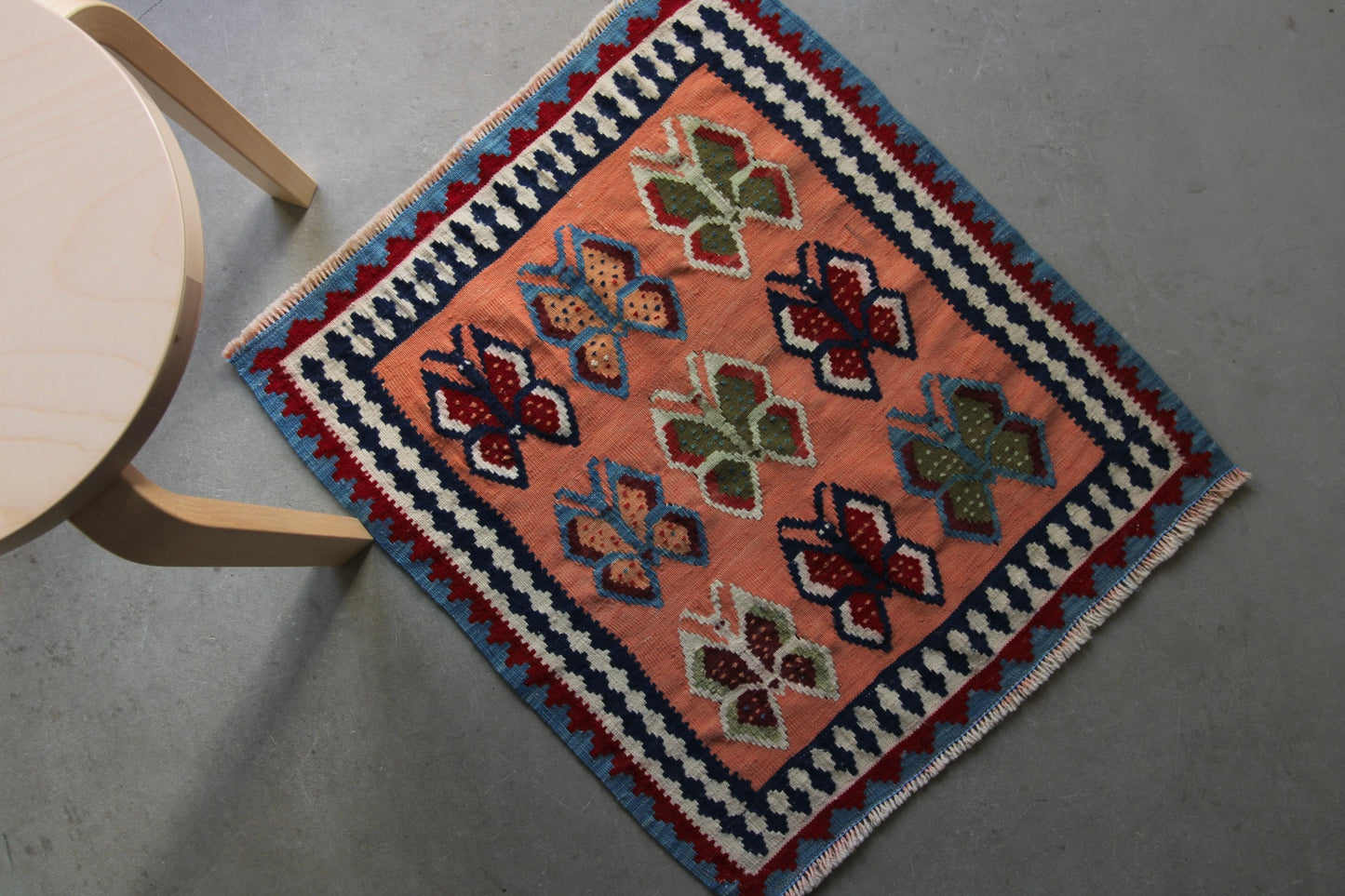 IRAN ANTIQUE SHIRAZ QASHQAI KILIM BUTTERFLY 1920年代 72.5×64cm