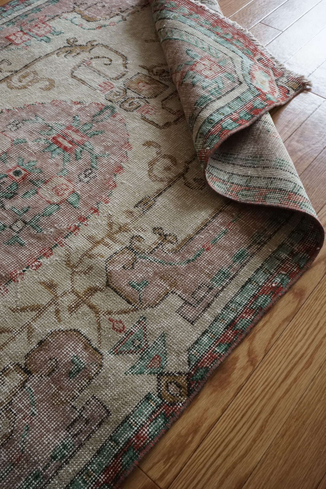 Türkiye Old Isparta Beige , Pink , Green Flower Garden 1970年代 208 × 113 cm No.TR25509 / 国内送料無料・羊毛手織り絨毯
