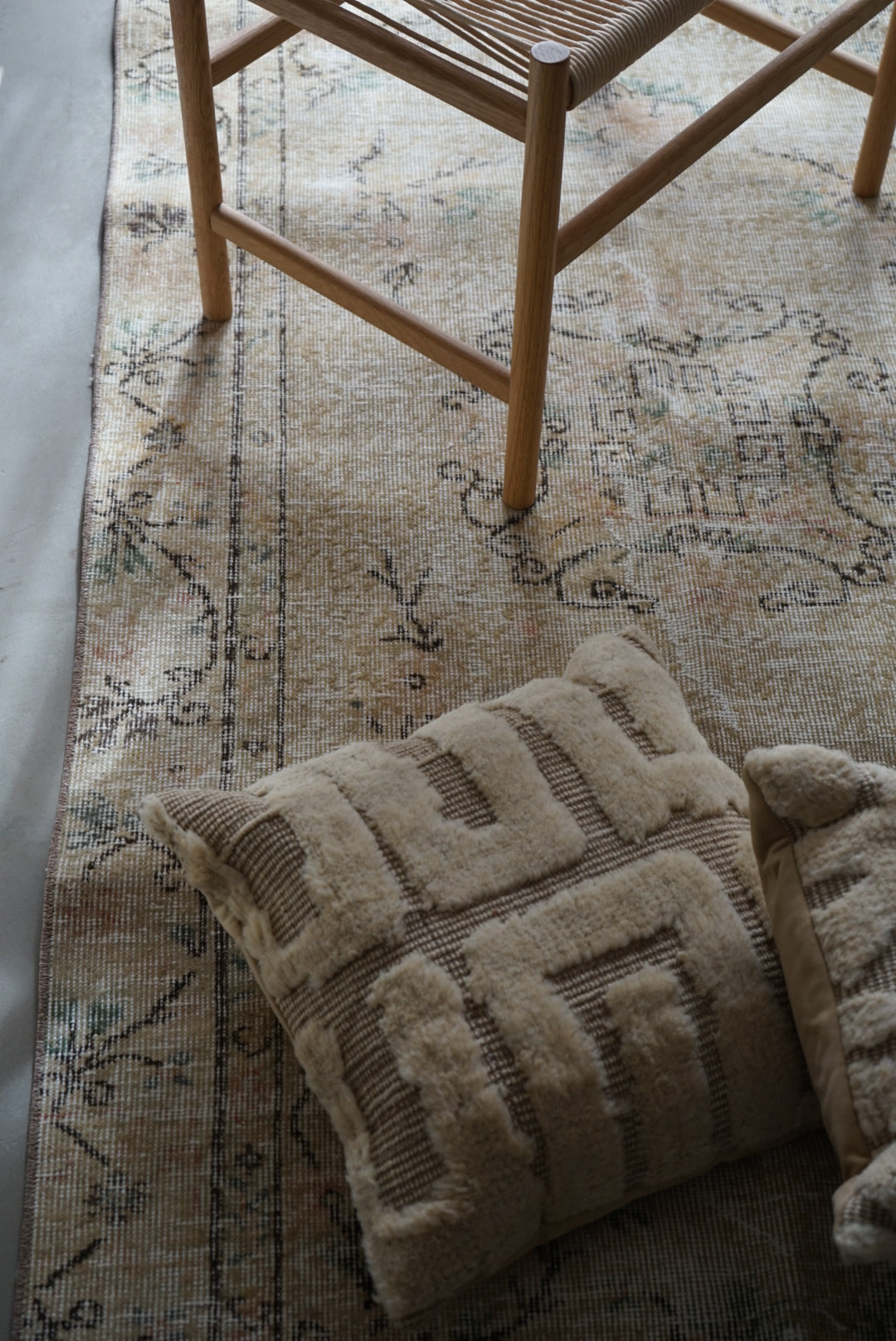 TURKEY OLD ISPARTA YELLOW BEIGE FLOWER 1970年代 194 × 106 cm No.TR25147