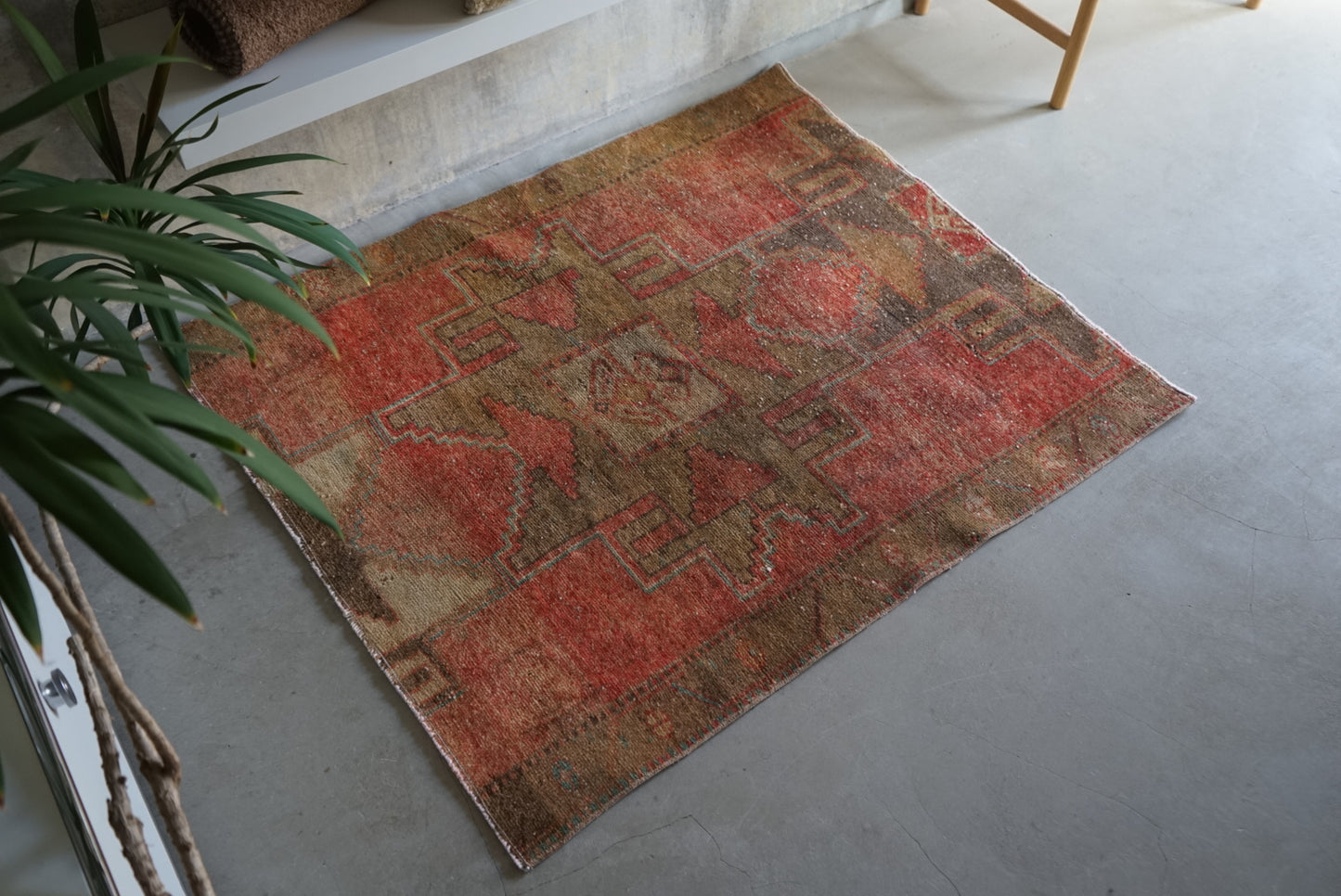 Türkiye Old Oushak Orange Small size 1970年代 118 × 100 cm No.TR25247