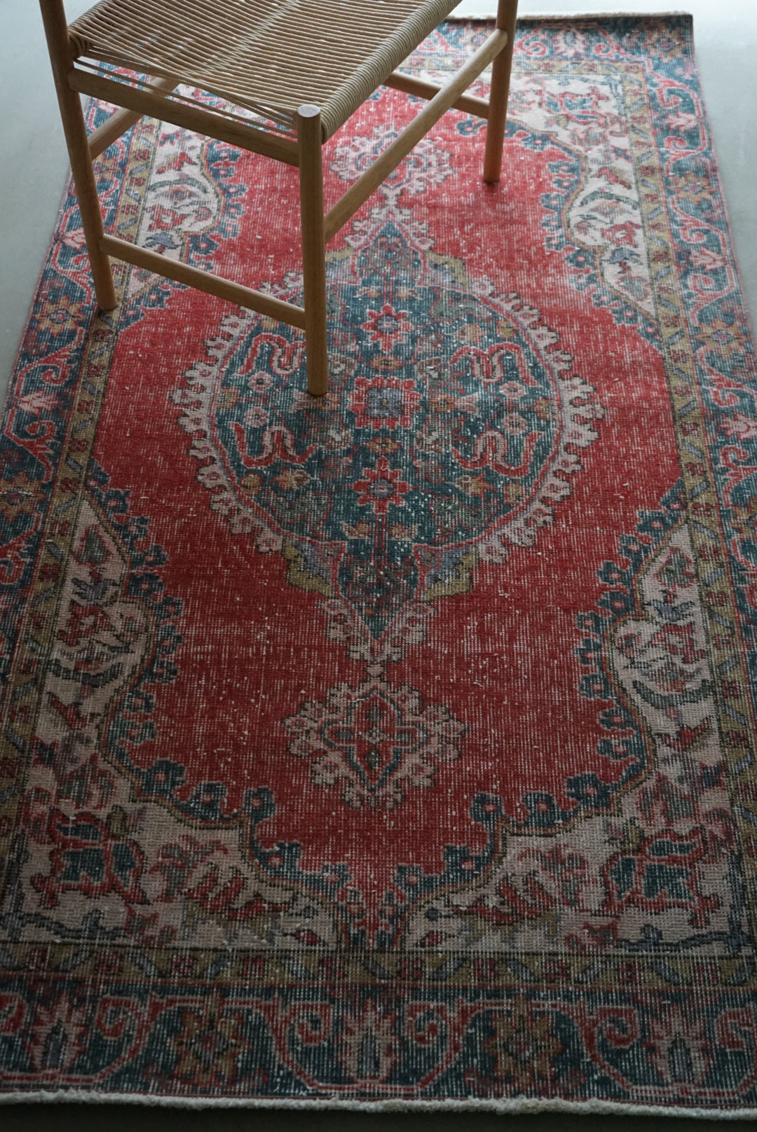 TURKEY OLD ISPARTA RED 1970年代 198 × 109 cm No.TR25143