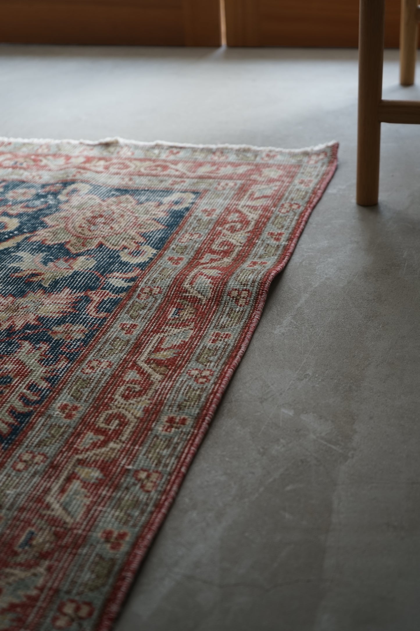 TURKEY OLD ISPARTA NAVY FLORAL 1970年代 207 × 114 cm No.TR25176