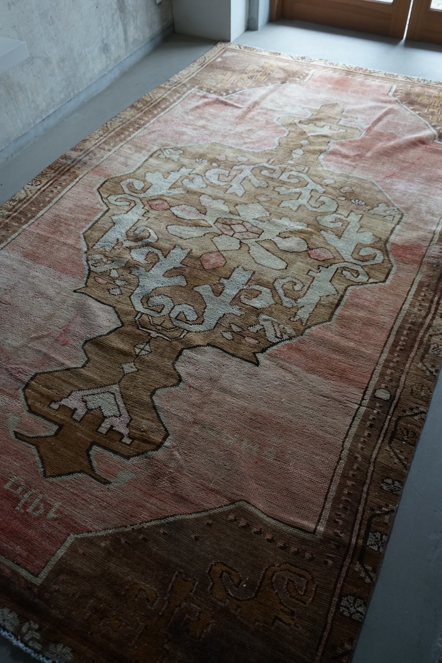 TURKEY OLD OUSHAK SALMON PINK 1970年代 286 × 162 cm No.TR25197