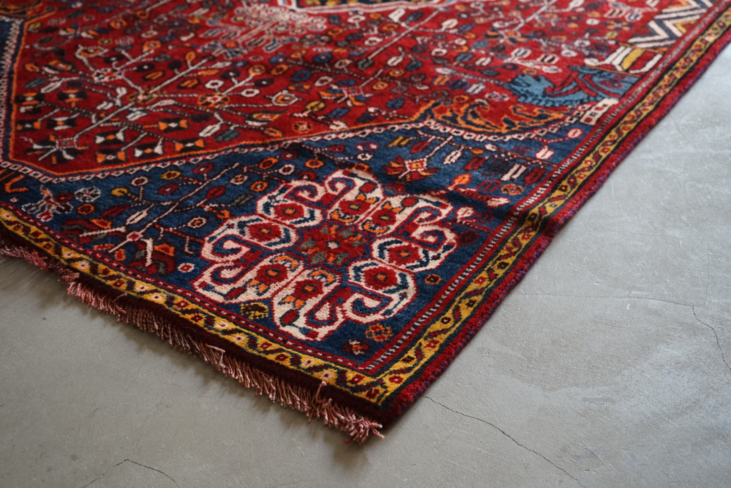 IRAN ANTIQUE SHIRAZ QASHQAI HEYBATLO 1880年代 214 × 123 cm