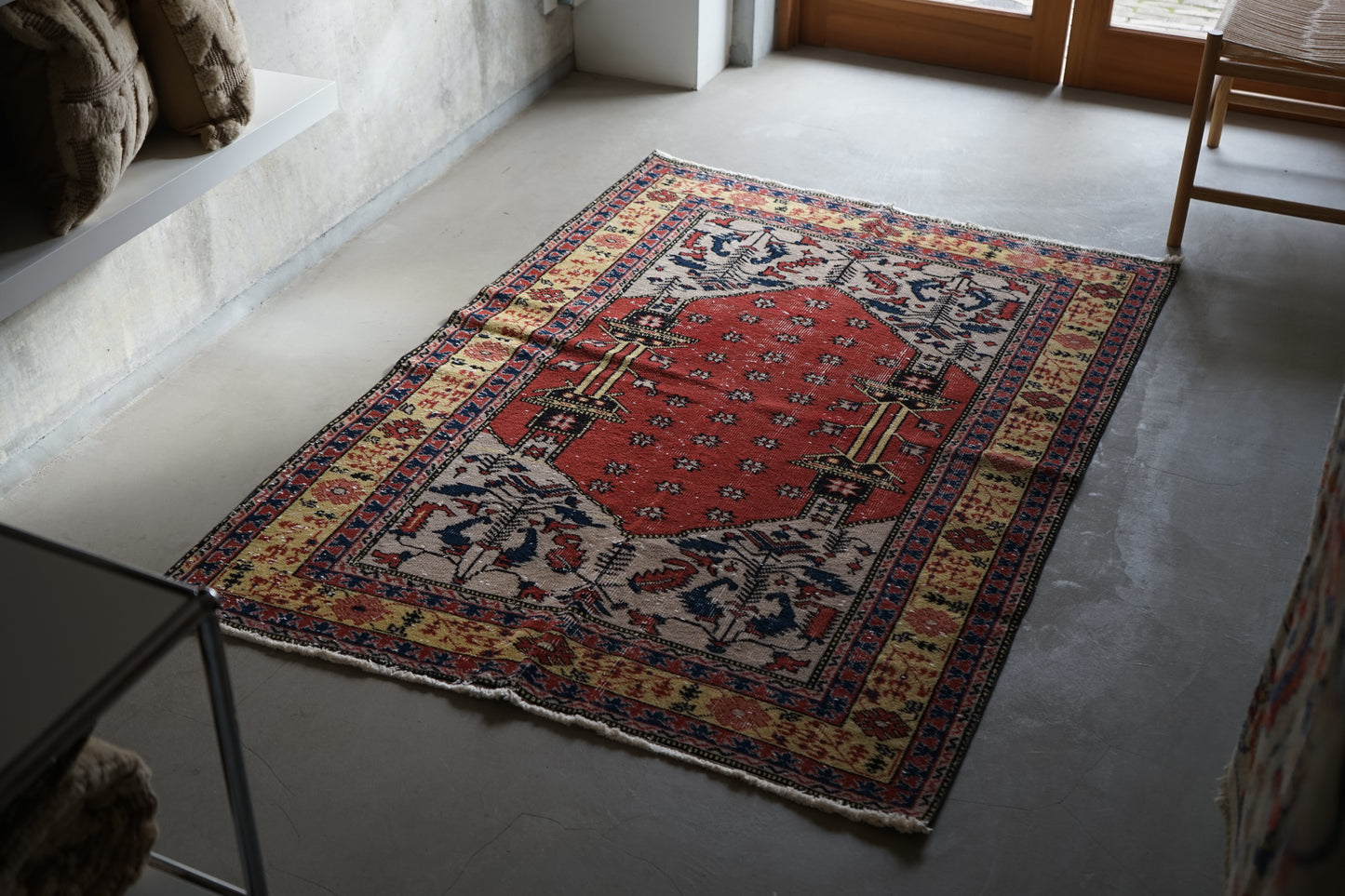 TURKEY VINTAGE ISPARTA PRAYER RUG 1950-1960年代 173 × 122 cm No.TR25174