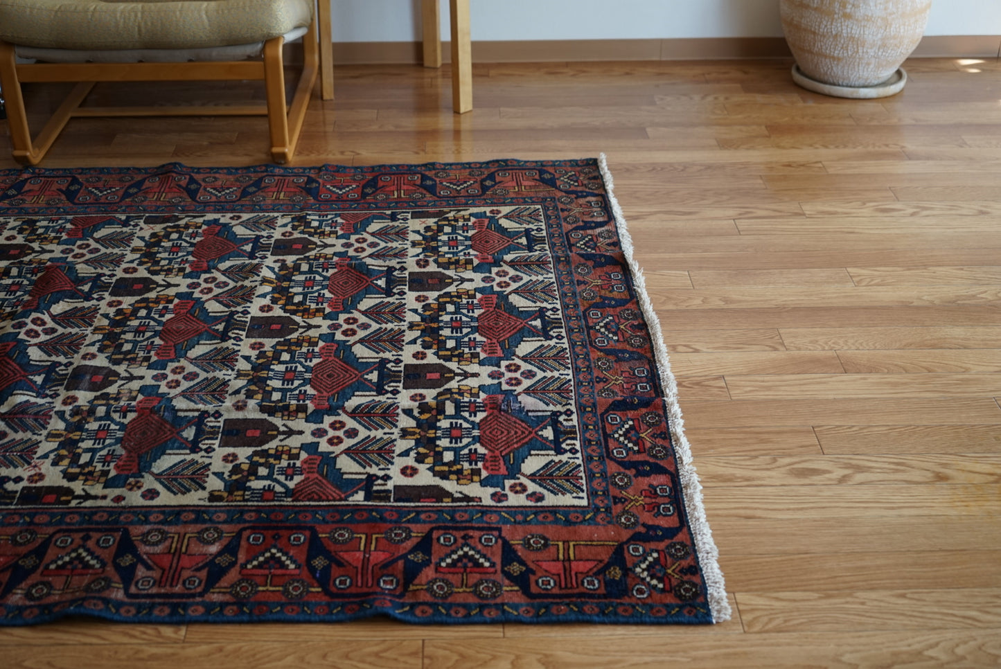 店頭販売 IRAN ANTIQUE BAKHTIARI GAVAN BUSHES
1870年代 185.5 × 146 cm
