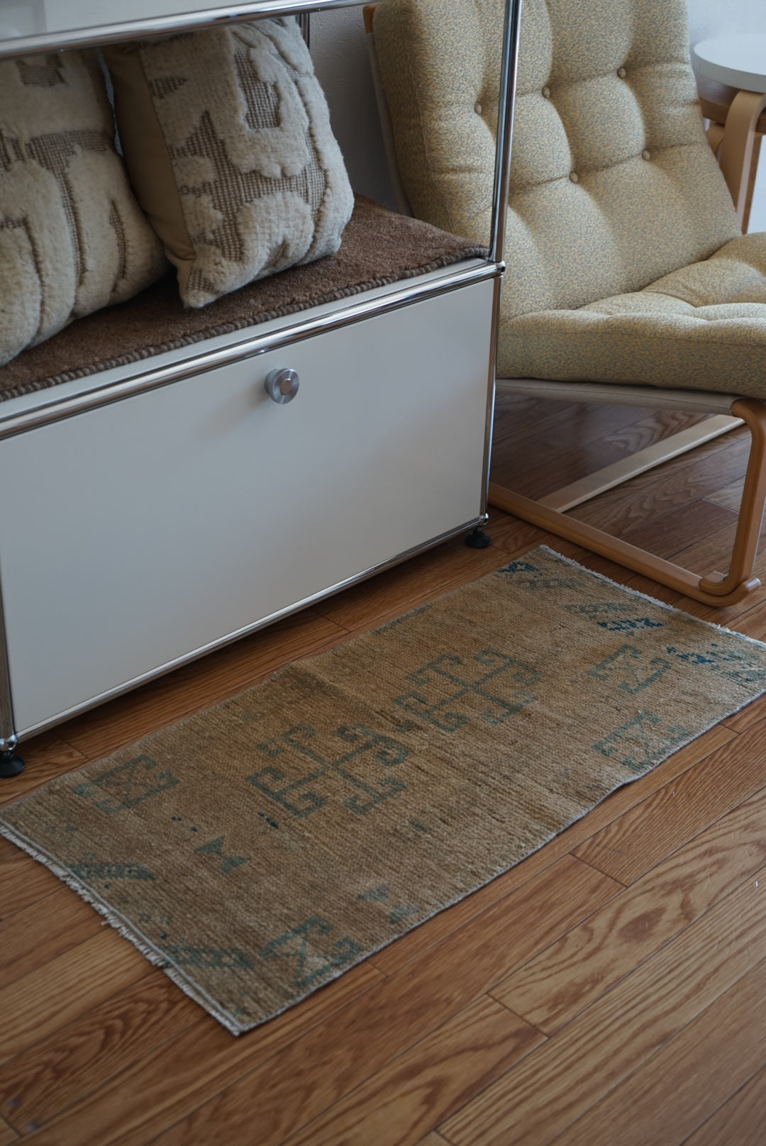 Türkiye Old Oushak Beige , Blue 1970年代 85 × 41 cm No.TR25406