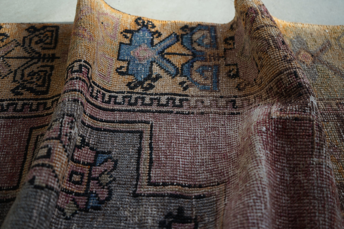 TURKEY OLD ISPARTA PINK BEIGE SMALL SIZE 1970年代 120 × 68 cm No.TR25219