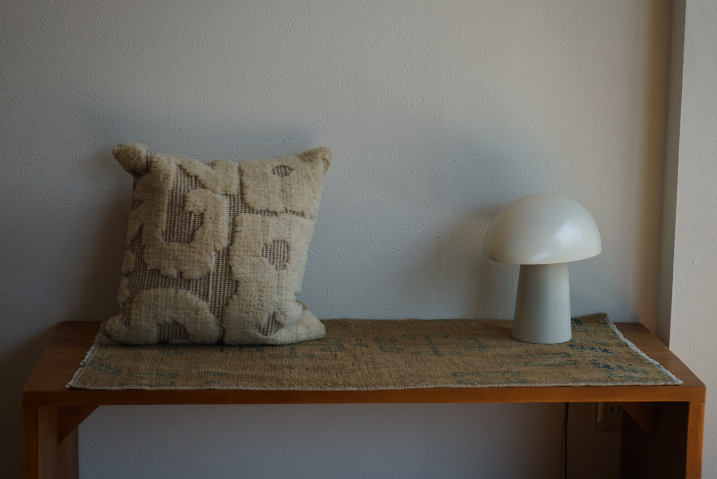 Türkiye Old Oushak Beige , Blue 1970年代 85 × 41 cm No.TR25406