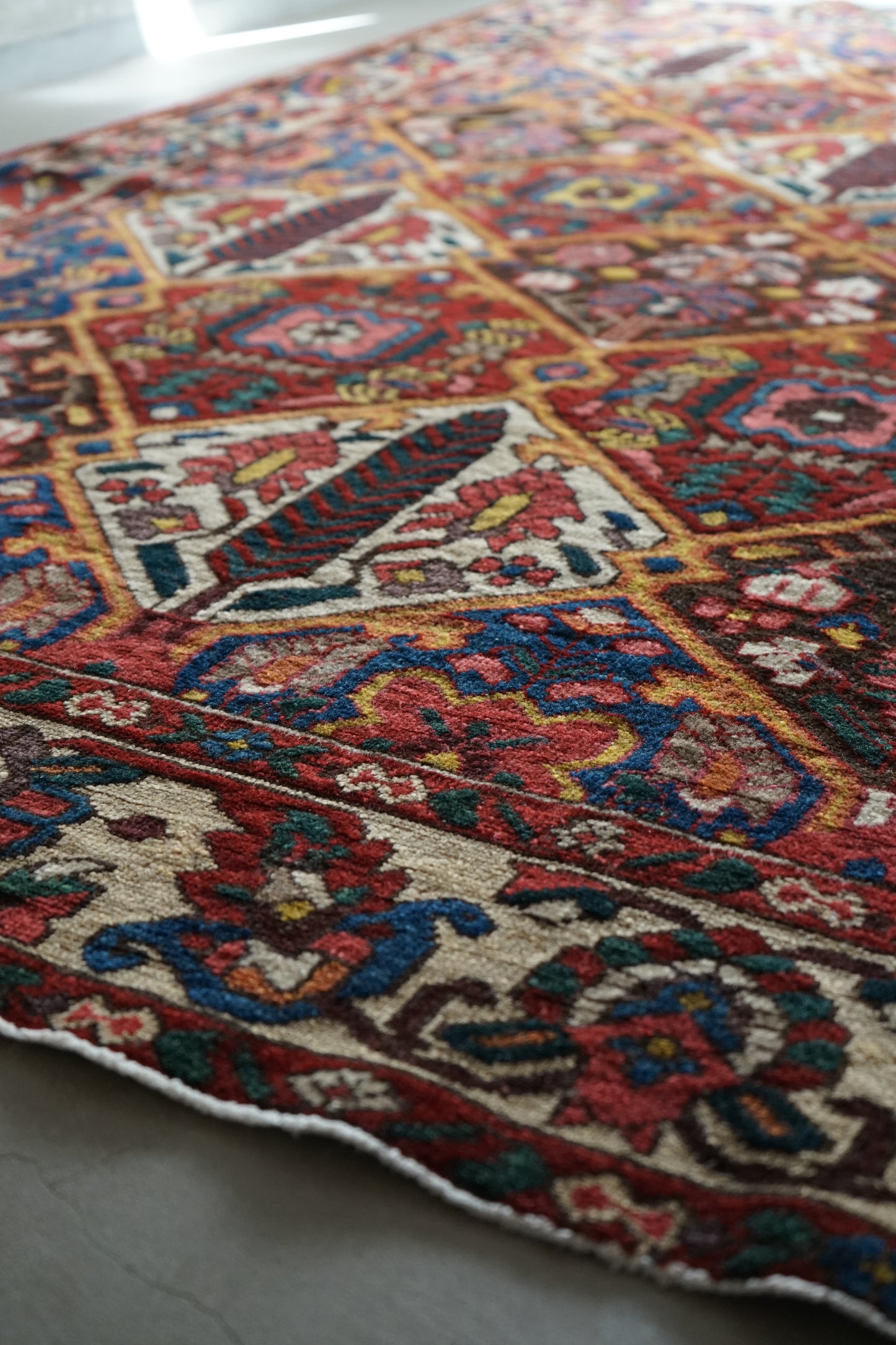 店頭販売 IRAN ANTIQUE BAKHTIARI 
SHALAMZAR 1840年代 207 × 155 cm