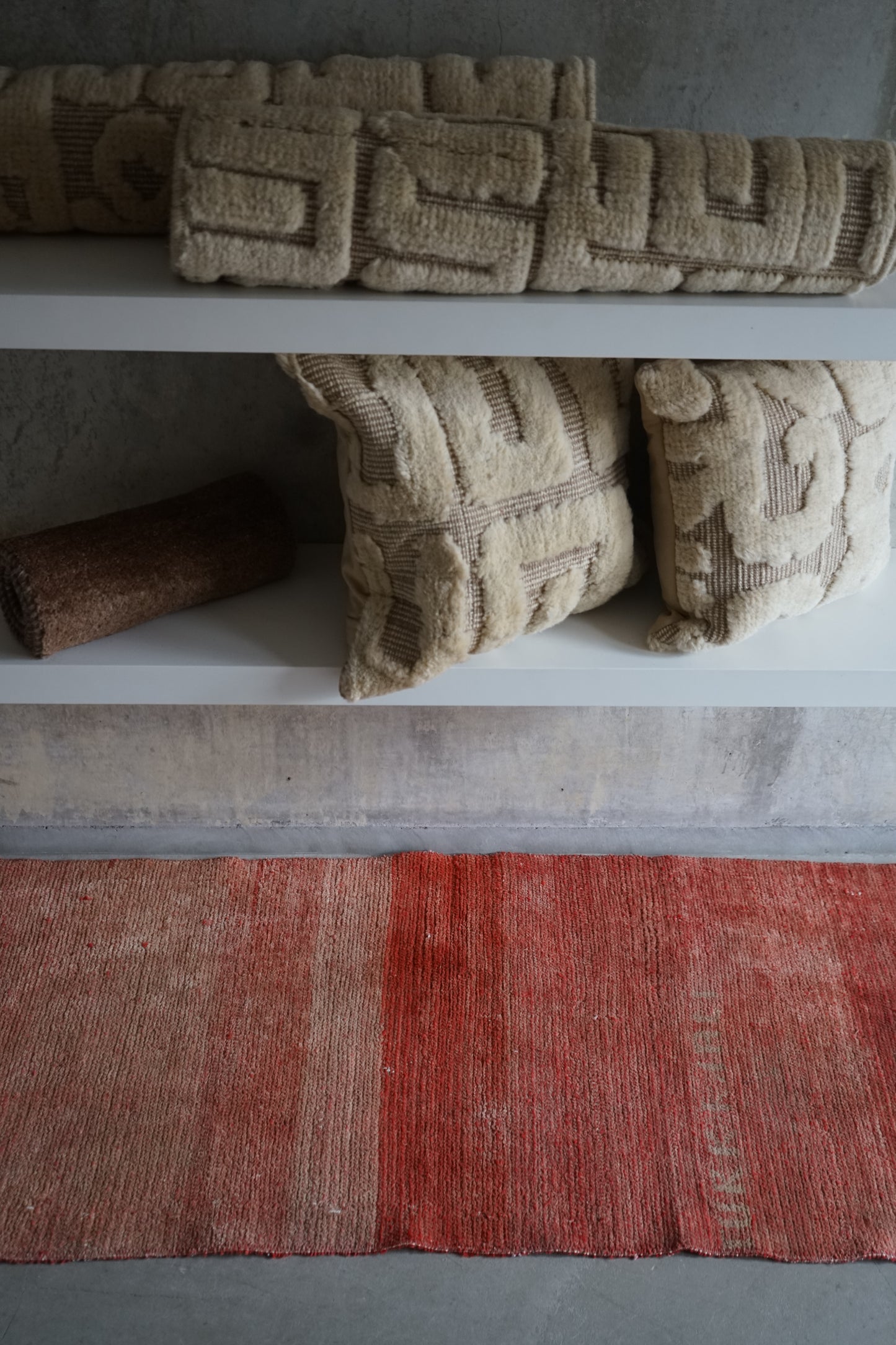 TURKEY OLD OUSHAK SALMON PINK RUNNER 1970年代 148 × 60 cm No.TR25204