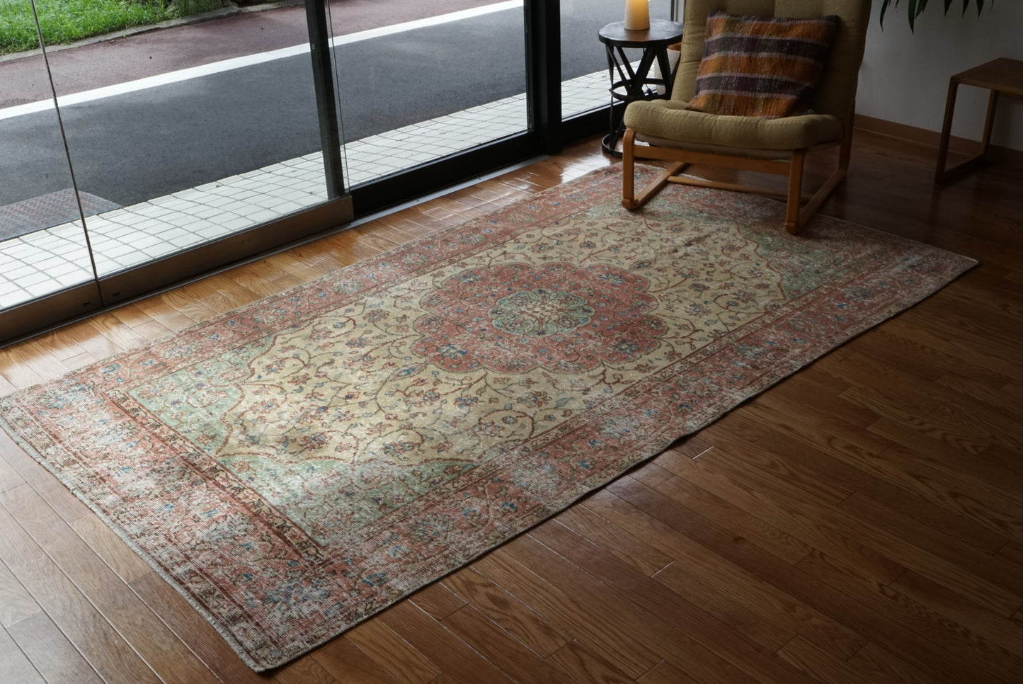 Türkiye Old Isparta Beige , Red , Green Medallion 1960年代 244 × 142 cm No.TR25455