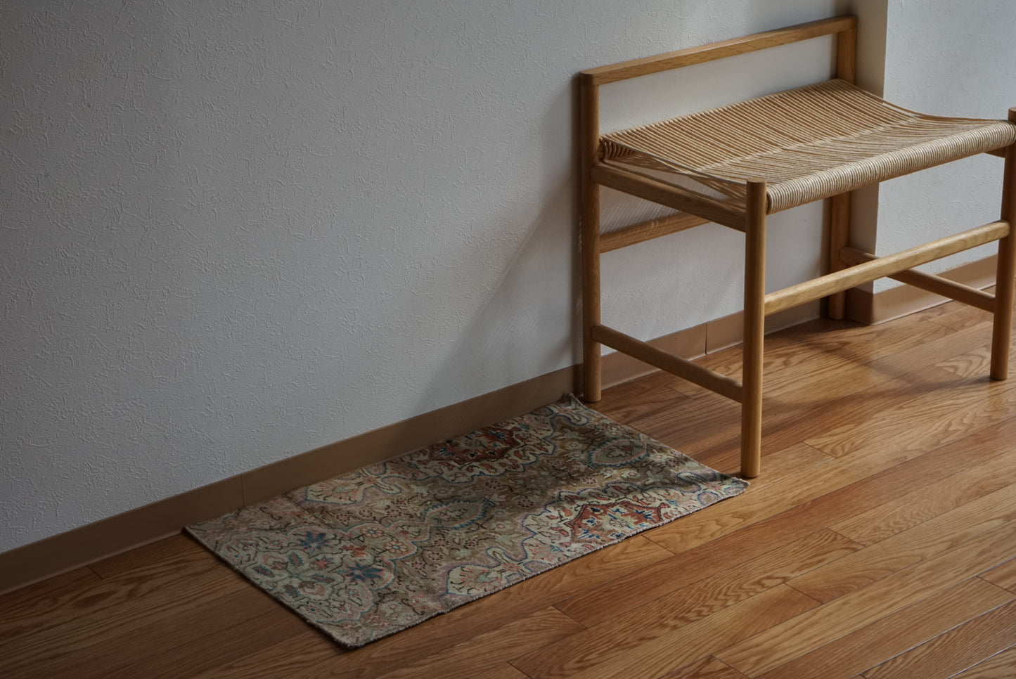 Türkiye Old Oushak Beige Flower 1970年代 71.5 × 42.5 cm No.TR25500 / 国内送料無料