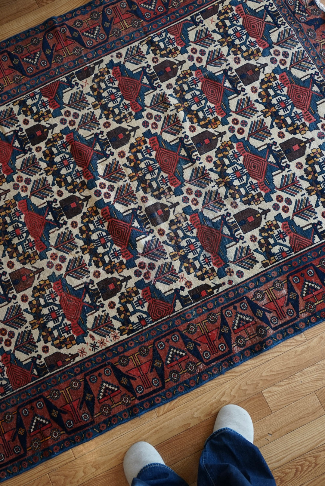 店頭販売 IRAN ANTIQUE BAKHTIARI GAVAN BUSHES
1870年代 185.5 × 146 cm