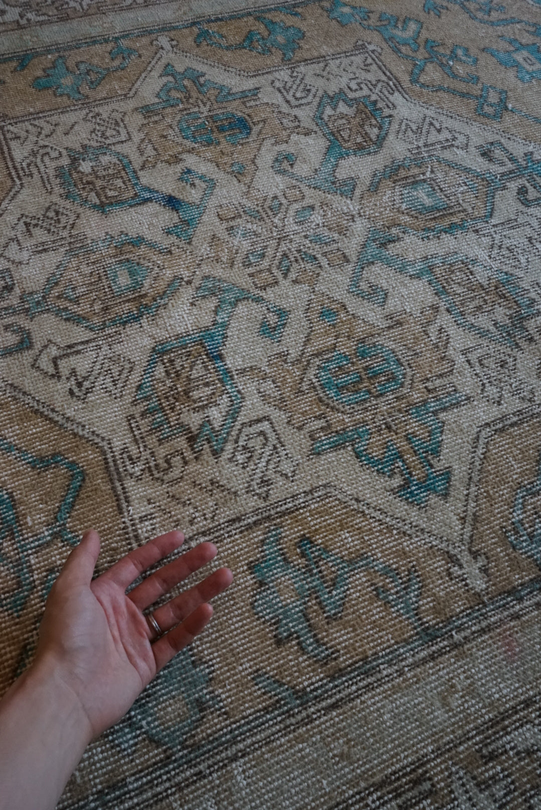 Türkiye Old Oushak Beige , Blue , Medallion 1960年代 227 × 132cm No.TR25454