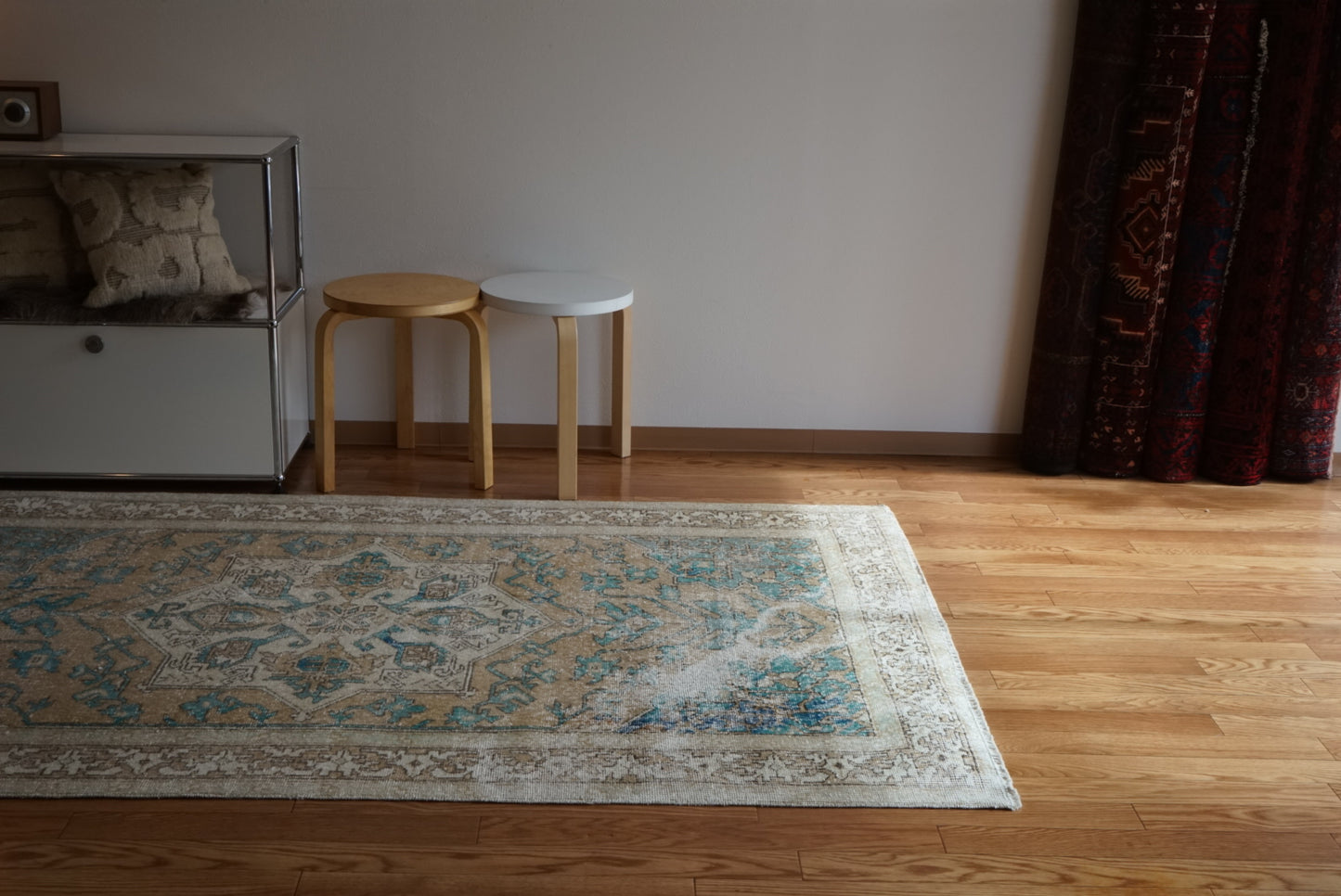 Türkiye Old Oushak Beige , Blue , Medallion 1960年代 227 × 132cm No.TR25454