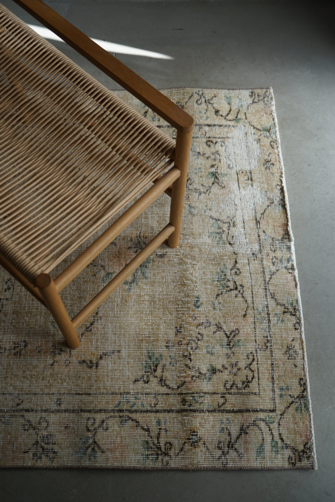 TURKEY OLD ISPARTA YELLOW BEIGE FLOWER 1970年代 194 × 106 cm No.TR25147