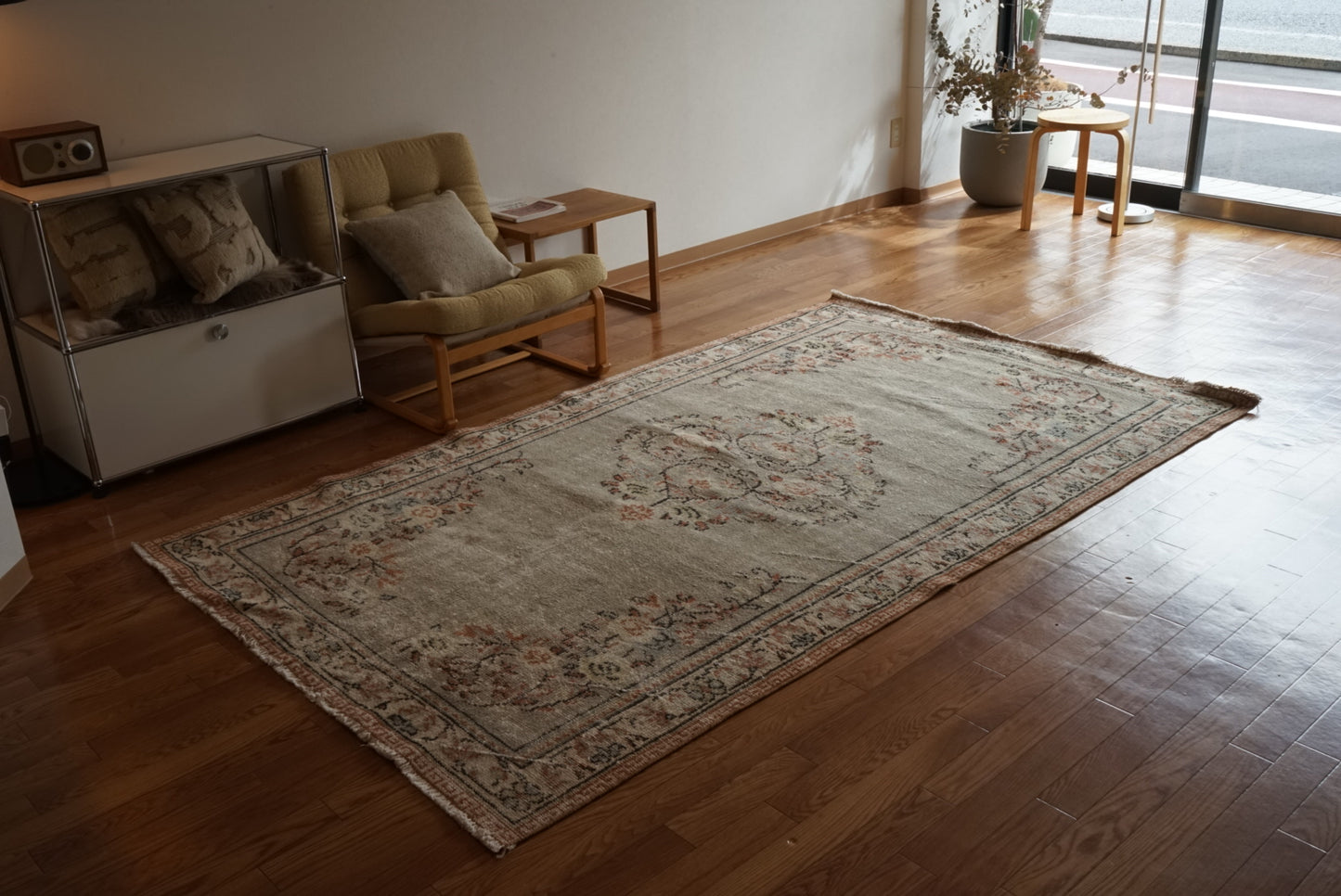 Türkiye Old Isparta Sage Green Flower Medallion 1970年代 248 × 148.5 cm No.TR25511 / 国内送料無料・羊毛手織り絨毯