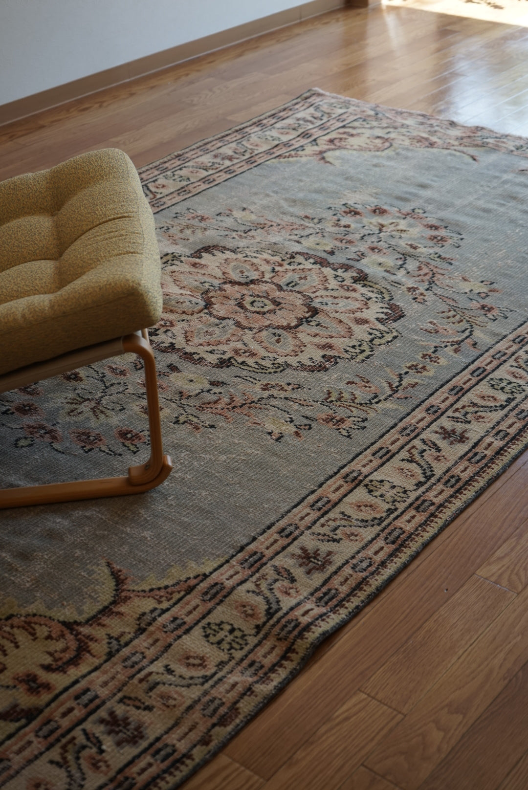 Türkiye Old Isparta Floral Medallion Blue 1970年代 254 × 147 cm No.TR25355
