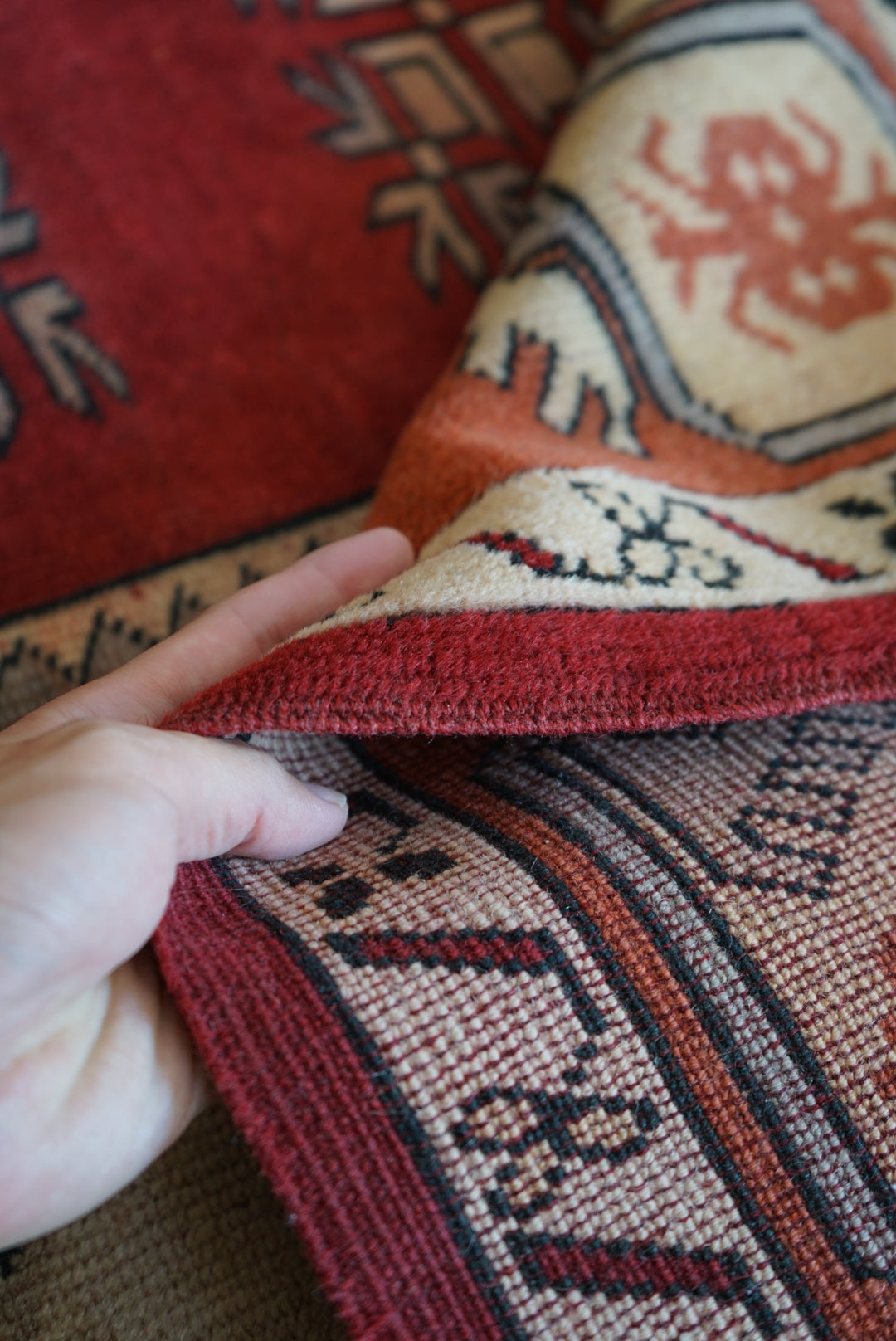 Türkiye Old Anatoria Beige , Red 1960年代 178 × 123 cm No.TR25552 / 国内送料無料・羊毛手織り絨毯