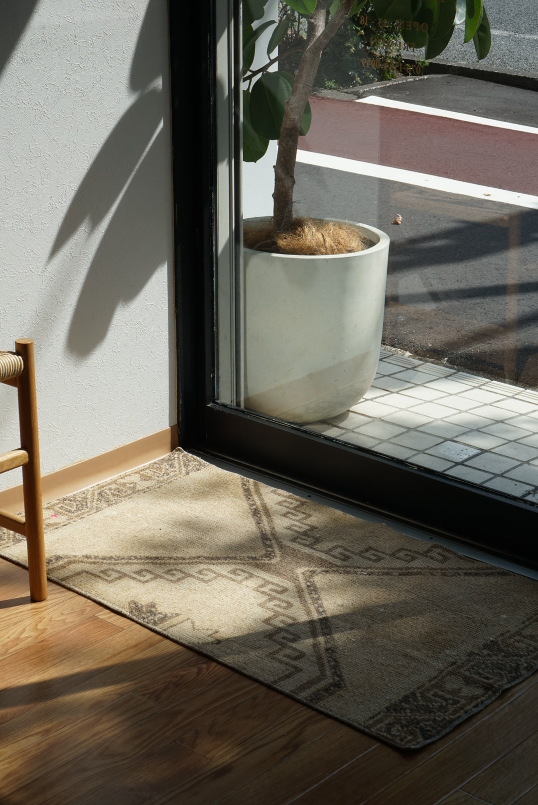 Türkiye Old Oushak Beige 1970年代 105.5 × 57 cm No.TR25513 / 国内送料無料・羊毛手織り絨毯