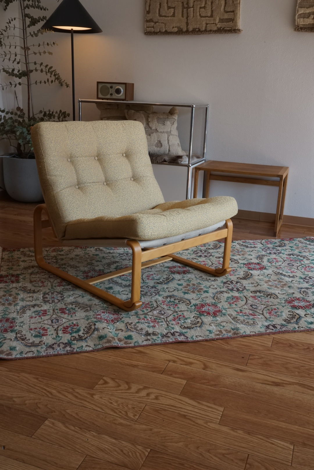 Türkiye Old Isparta Flower Beige 1970年代 175 × 108.5 cm No.TR25472