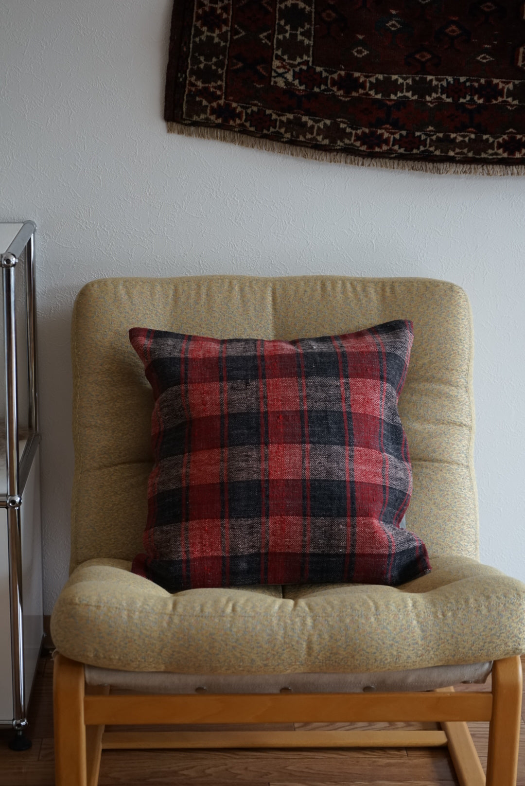 Türkiye Old Kilim Cushion Cover Red , Black Checker Design 45 × 45 cm No.TR25534 / 送料無料・羊毛手織りキリム