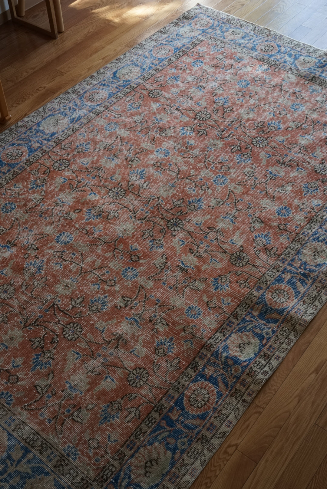Türkiye Old Isparta Scarlet , Blue 1970年代 271.5 × 164 cm No.TR25507 / 国内送料無料・羊毛手織り絨毯