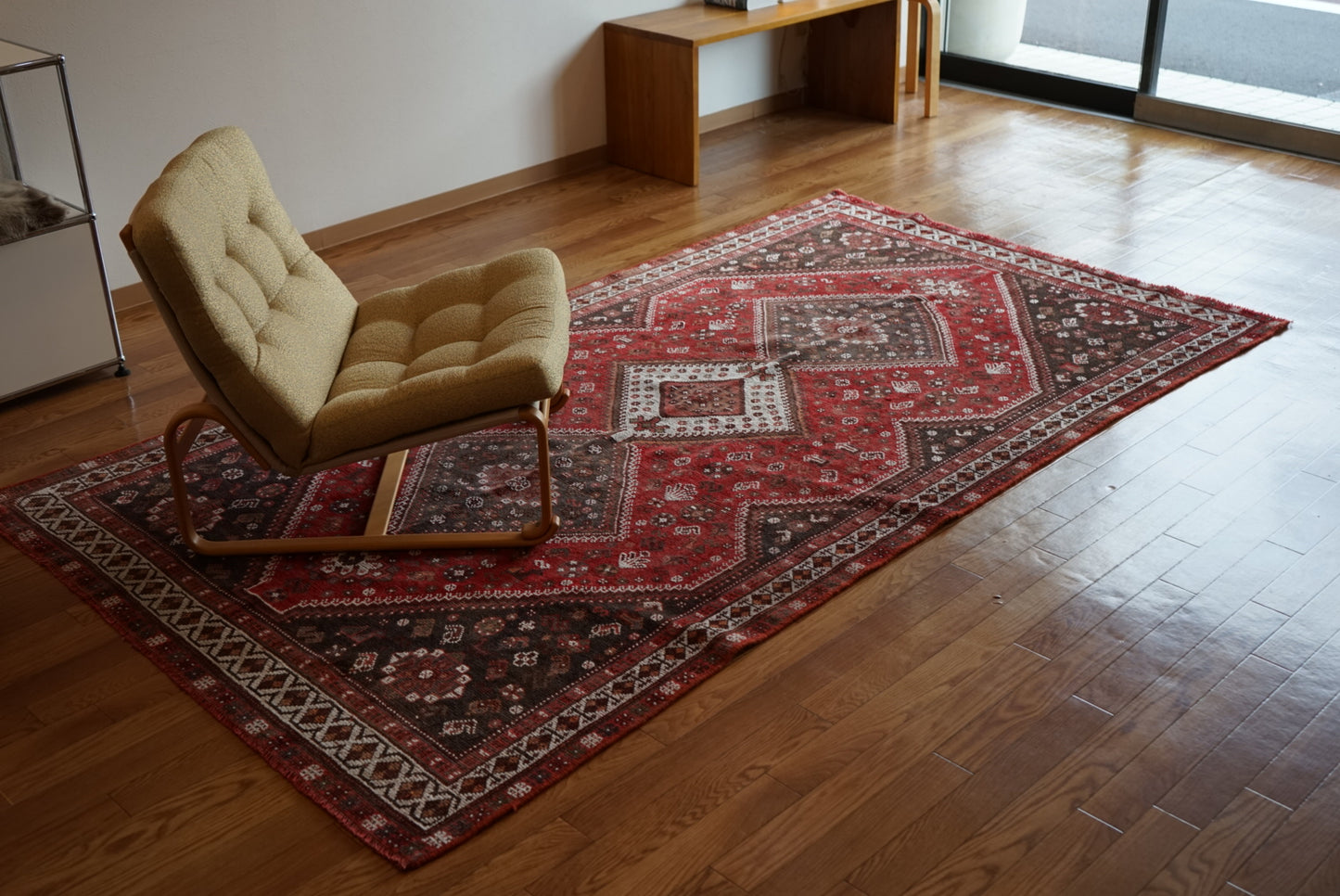 店頭販売 Türkiye Old Persia Design Red , Black 1960年代 263 × 145 cm No.TR25515 / 国内送料無料・羊毛手織り絨毯