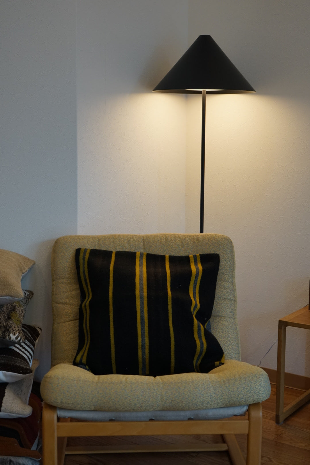 Türkiye Old Kilim Cushion Cover Black , Yellow , Blue Stripe Design 50 × 50 cm No.TR25567 / 送料無料・羊毛手織りキリム
