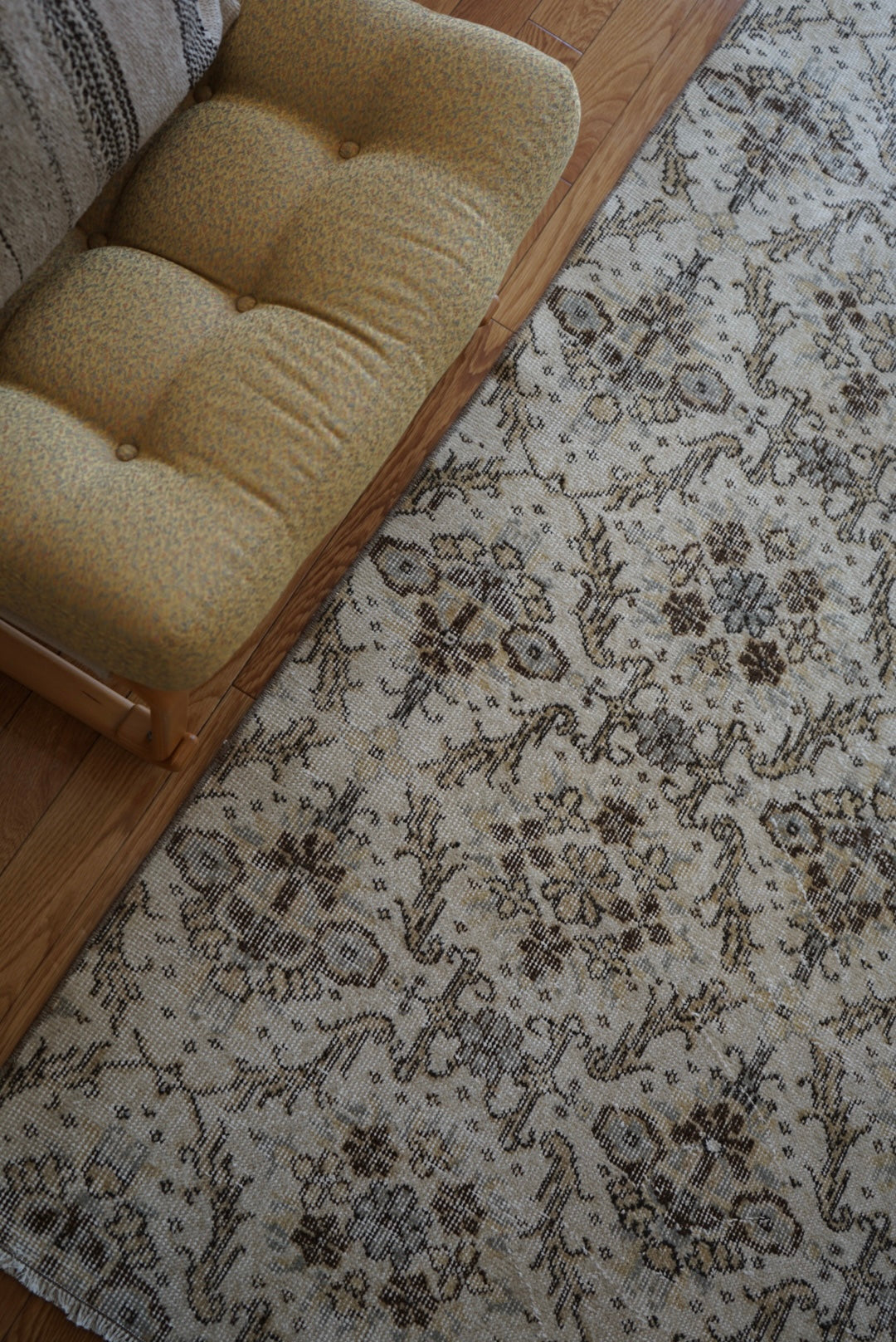 Türkiye Old Isparta Beige , Blue Floral 1970年代 191.5 × 116 cm No.TR25407
