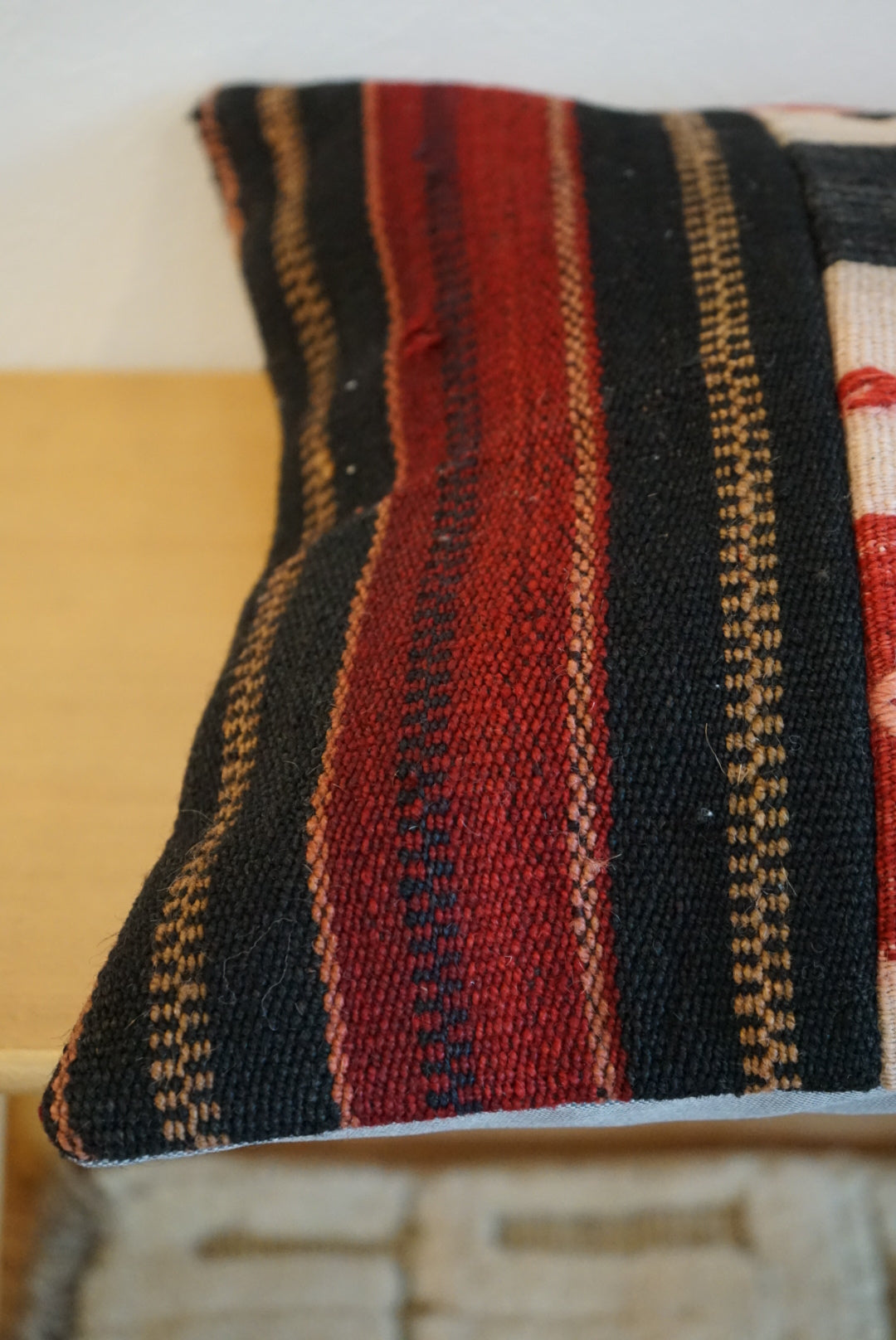 Türkiye Old Kilim Cushion Cover Red , Black , Beige Patchwork Design 45 × 45 cm No.TR25569 / 送料無料・羊毛手織りキリム