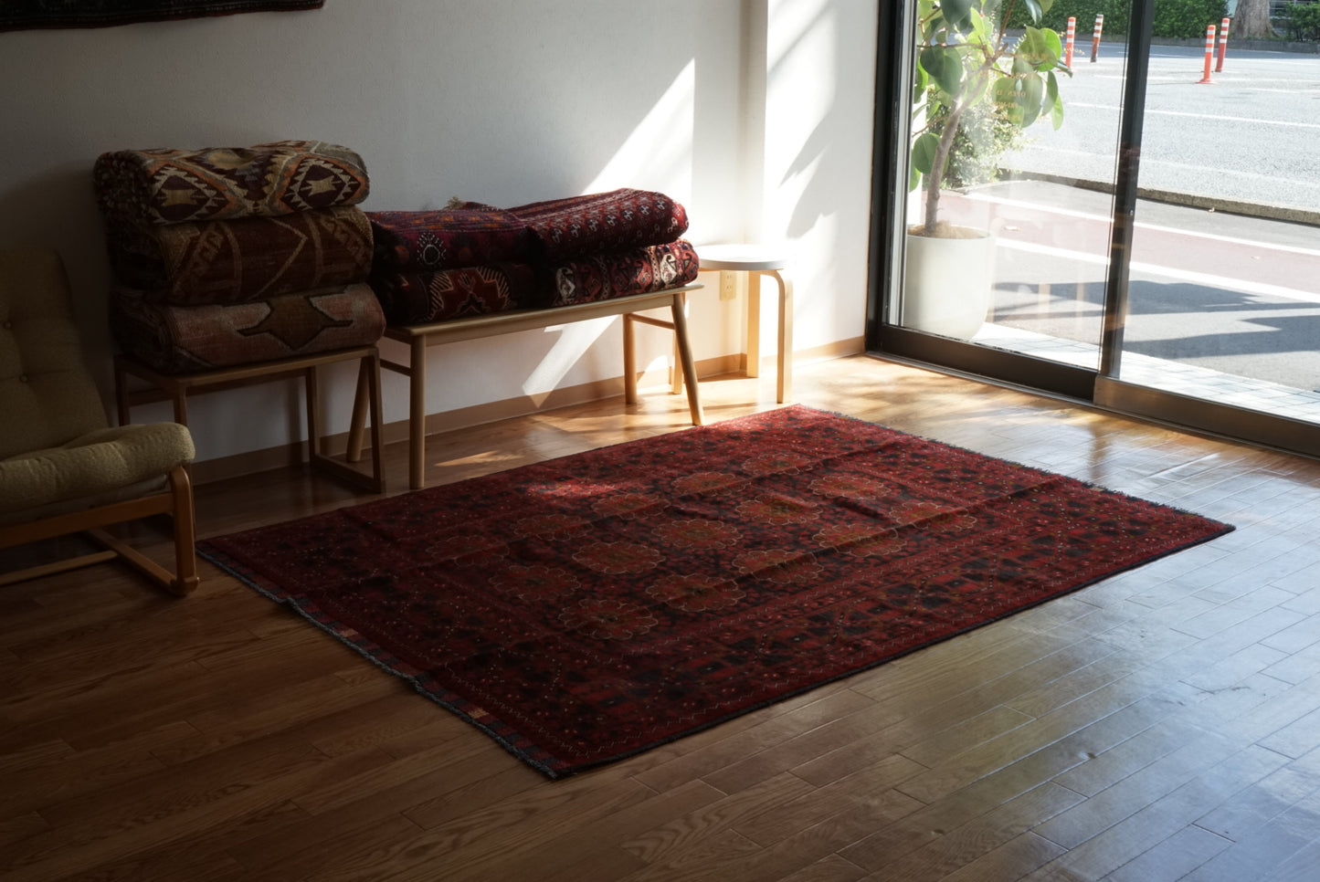 店頭販売 Afghanistan Vintage Turkmen 1980年代 201 × 146.5 cm  No.AF2536 / 国内送料無料・羊毛手織り絨毯