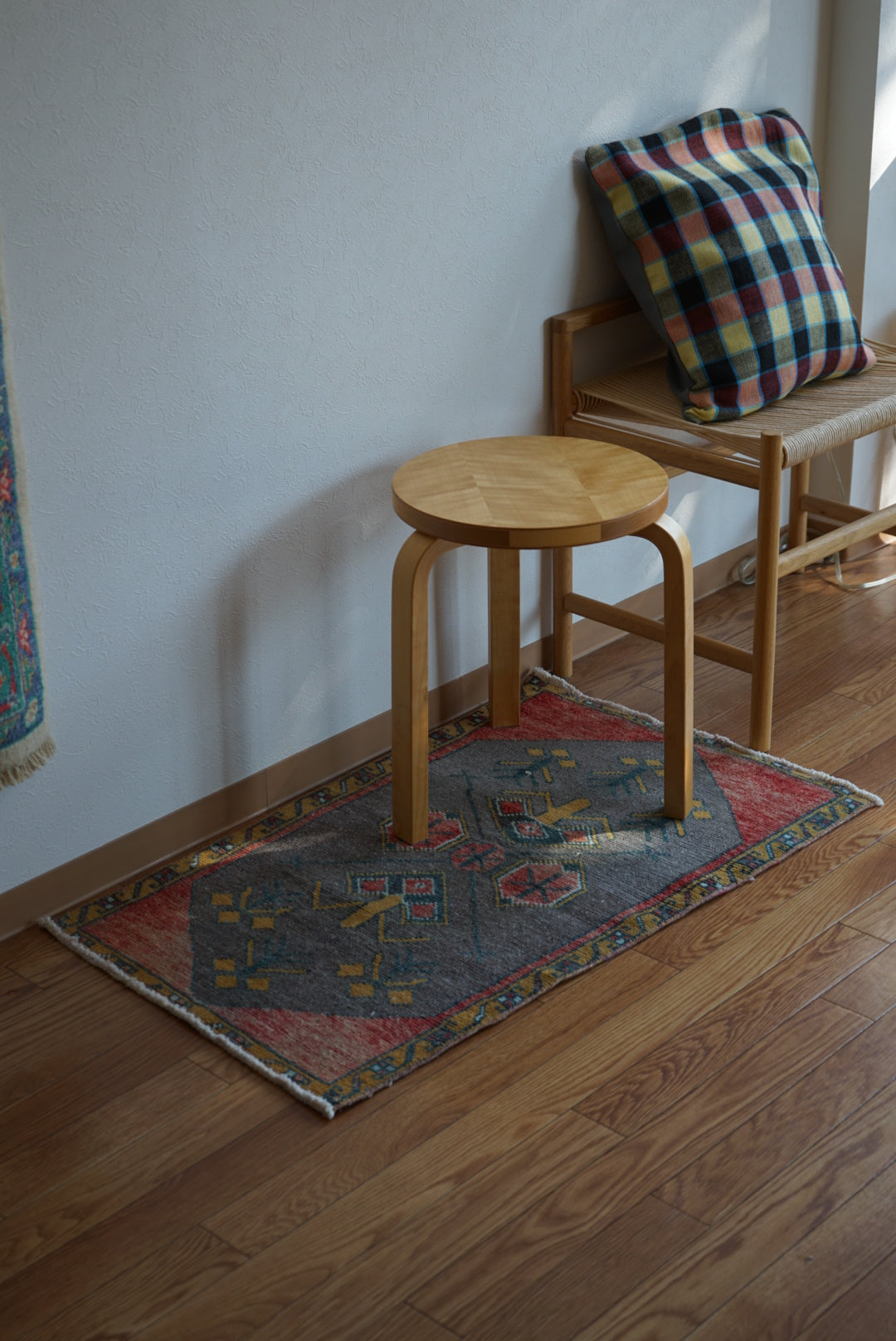 Türkiye Old Oushak Red , Glay Flower 1970年代 91 × 56 cm No.TR25539 / 国内送料無料・羊毛手織り絨毯