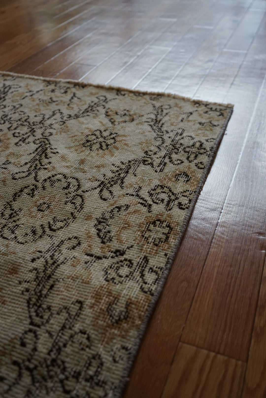 Türkiye Old Isparta Pale Blue , Gold Flower 1970年代 234 × 133 cm No.TR25516 / 国内送料無料・羊毛手織り絨毯