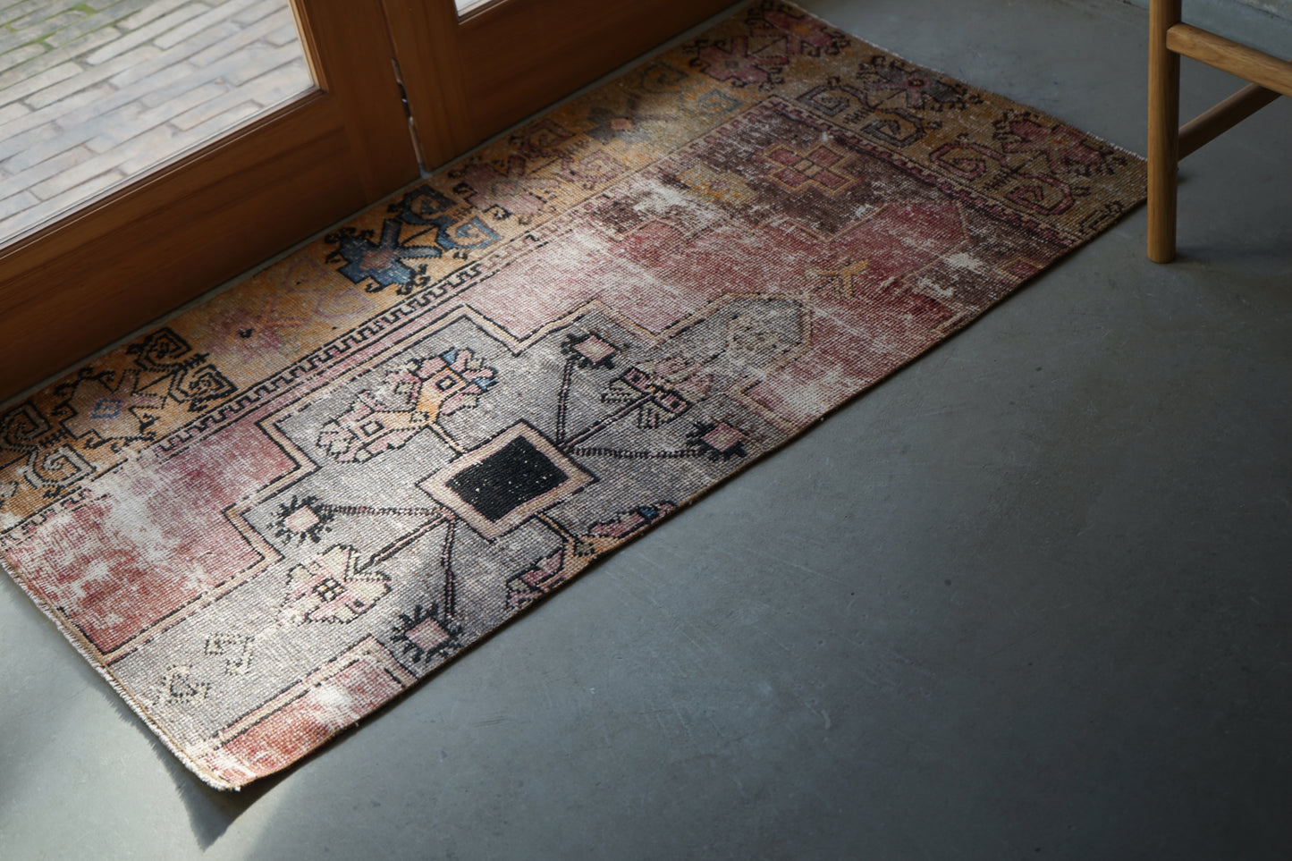 TURKEY OLD ISPARTA PINK BEIGE SMALL SIZE 1970年代 120 × 68 cm No.TR25219