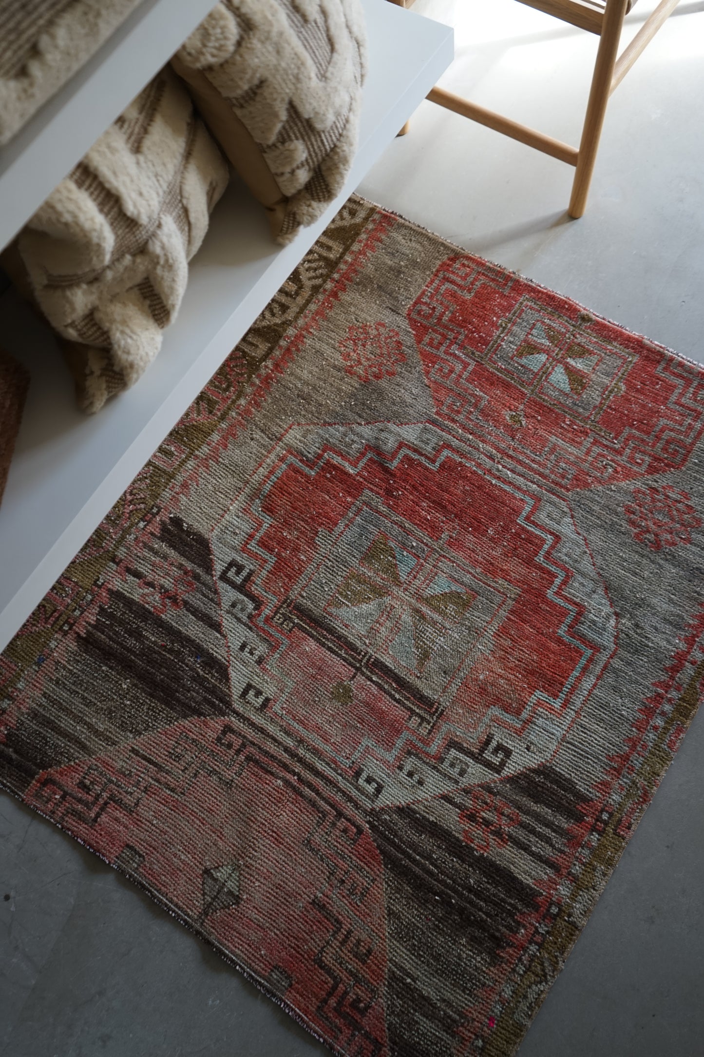 TURKEY VINTAGE SMALL RUG ANATORIA 114 × 94 cm No.TR25186