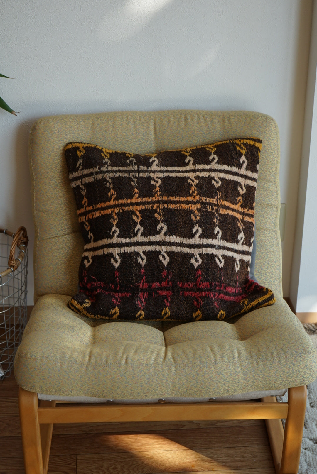 Türkiye Old Kilim Cushion Cover Brown Tribal Design 50 × 50 cm No.TR25555 / 送料無料・羊毛手織りキリム